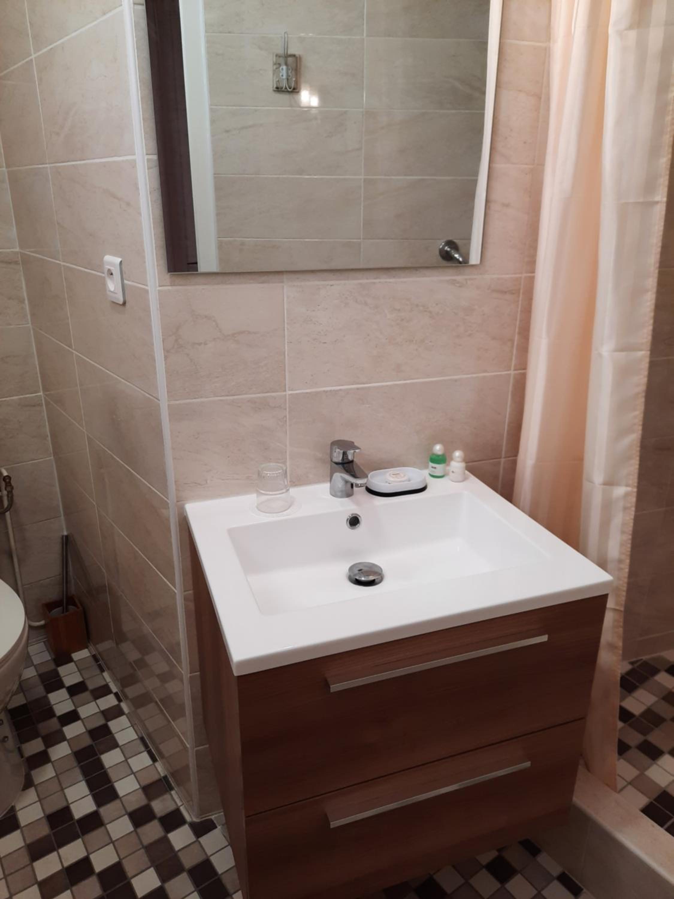 Double Room - Photo 5