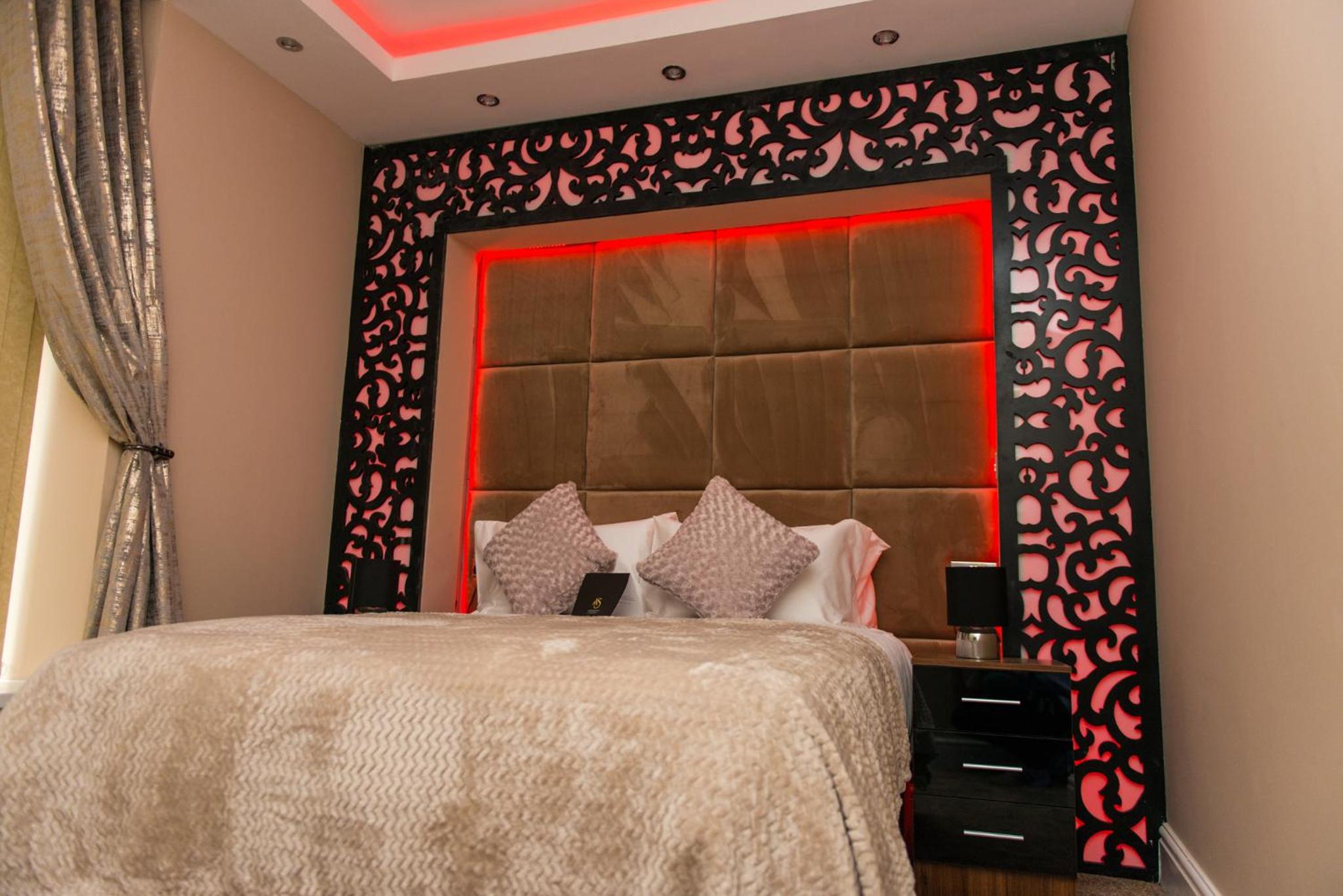 Executive Suite - Photo 2