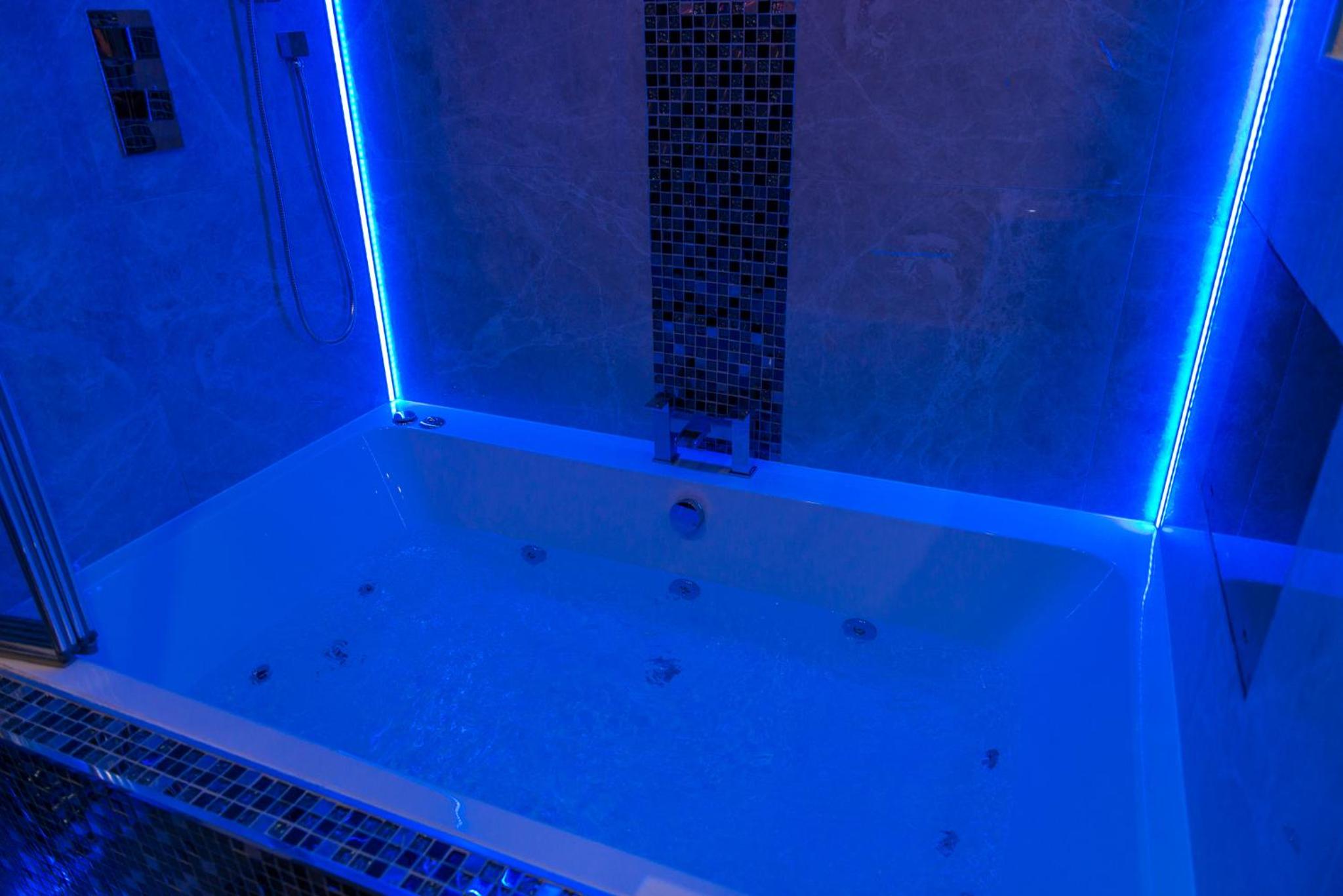 Superior Suite - Photo 33
