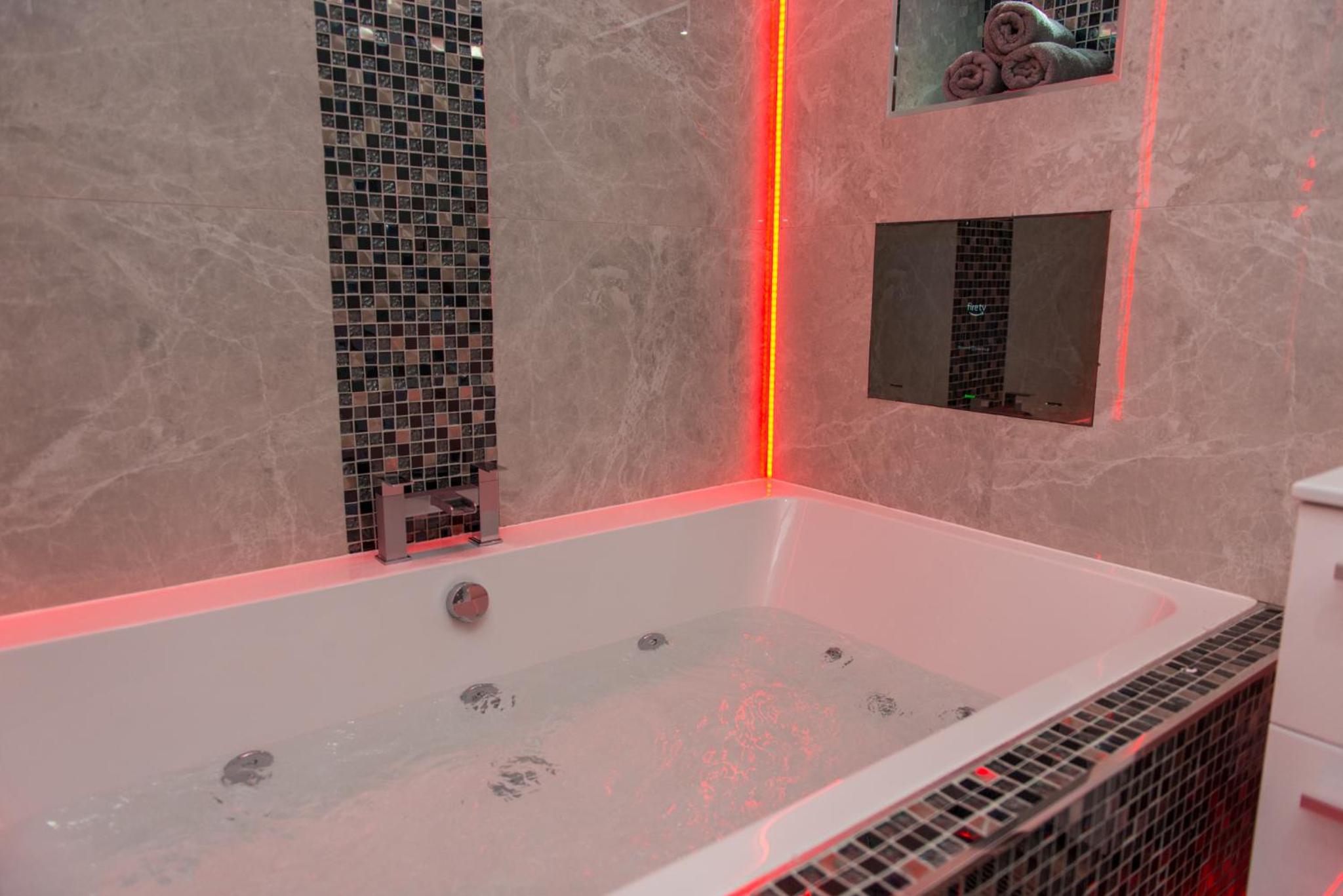Superior Suite - Photo 36