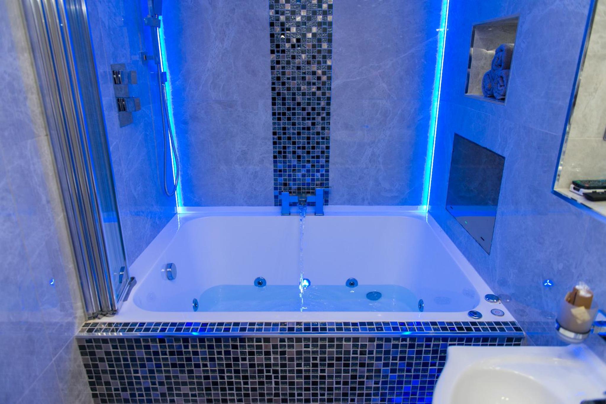 Executive Suite - Photo 8