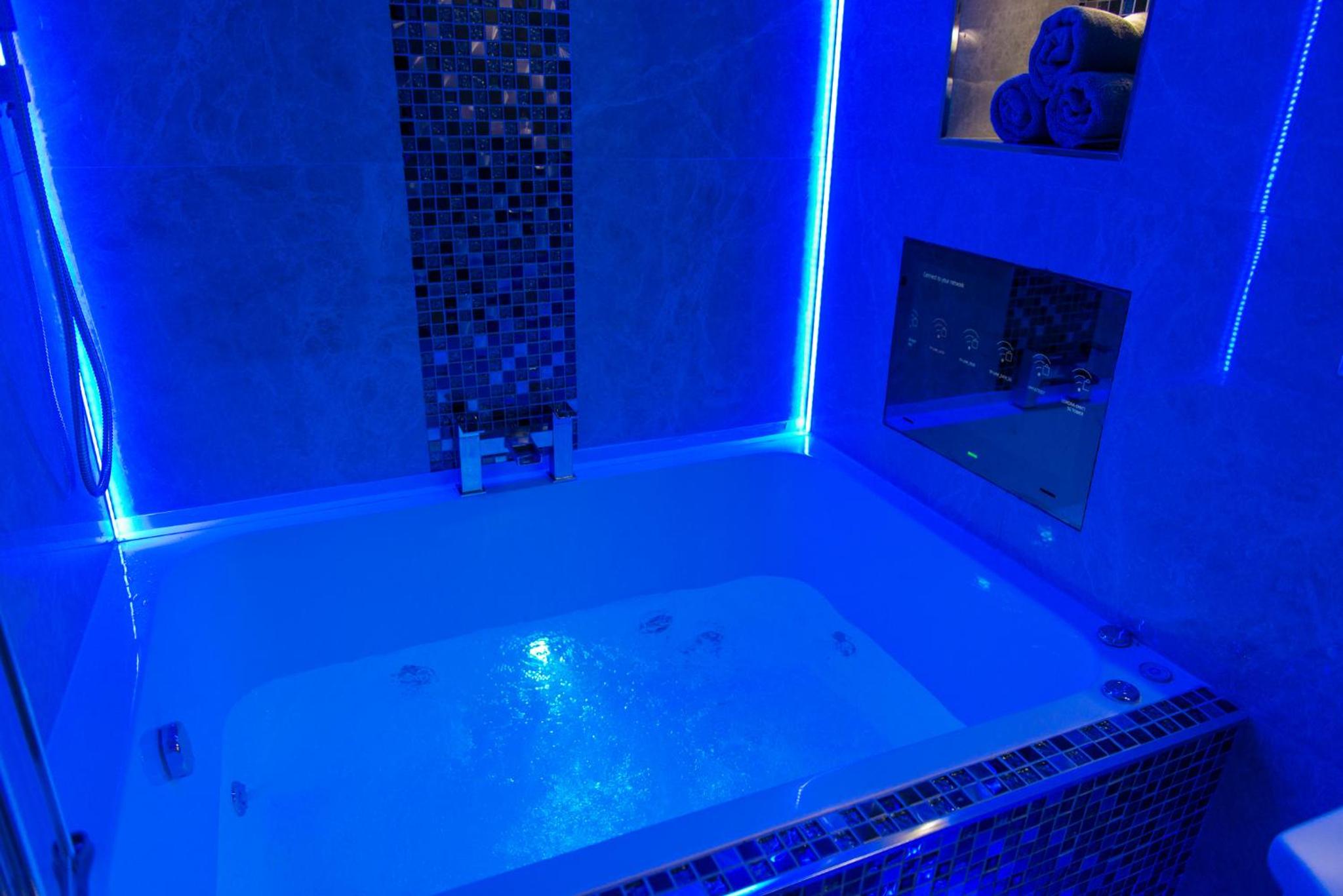 Executive Suite - Photo 9