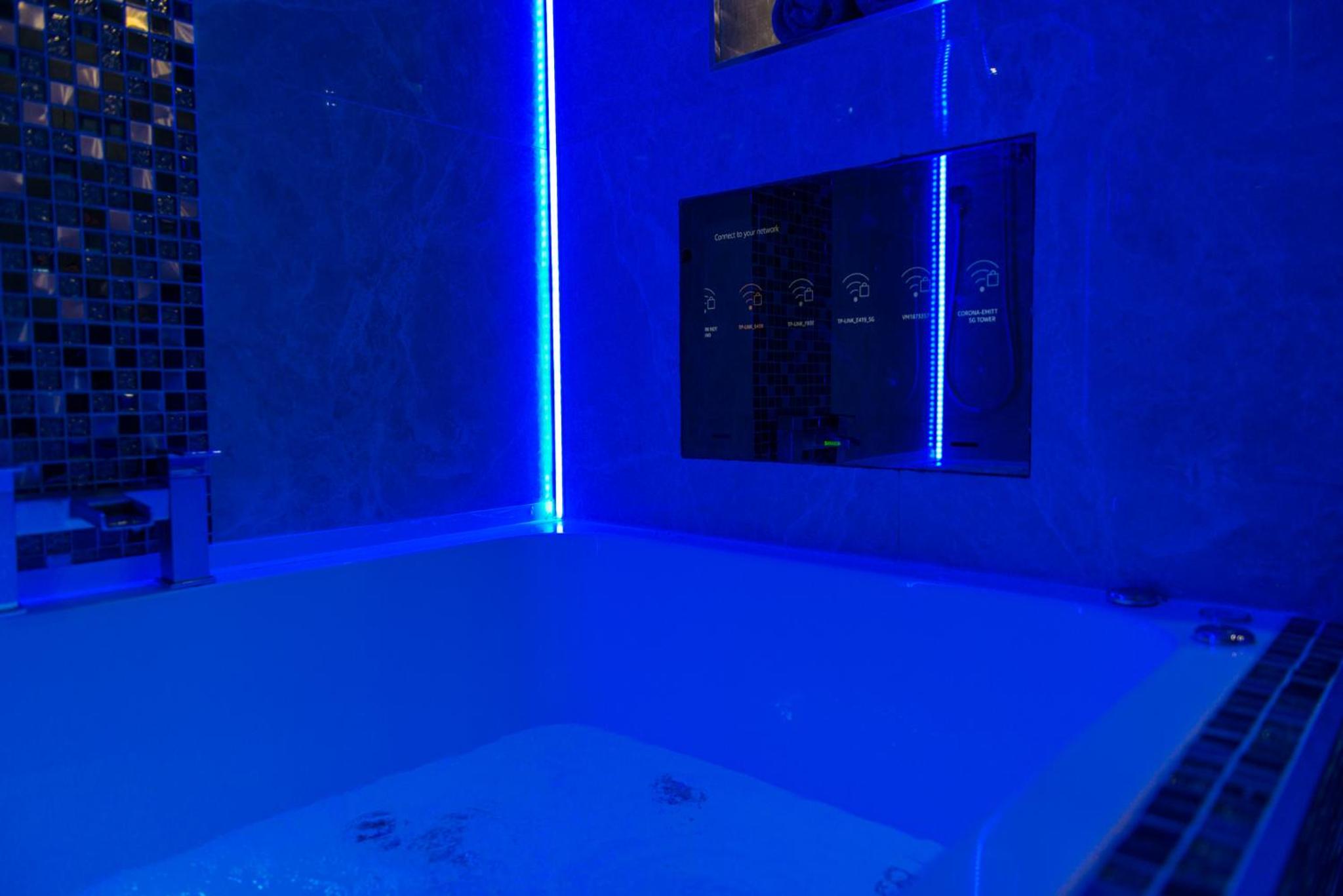 Executive Suite - Photo 29