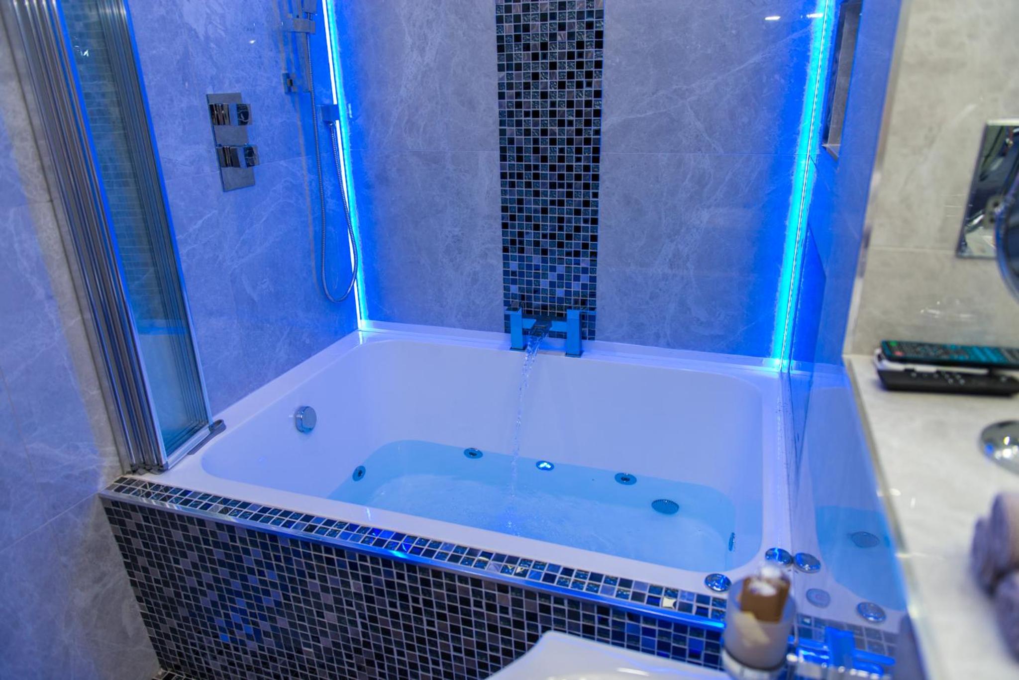 Executive Suite - Photo 28