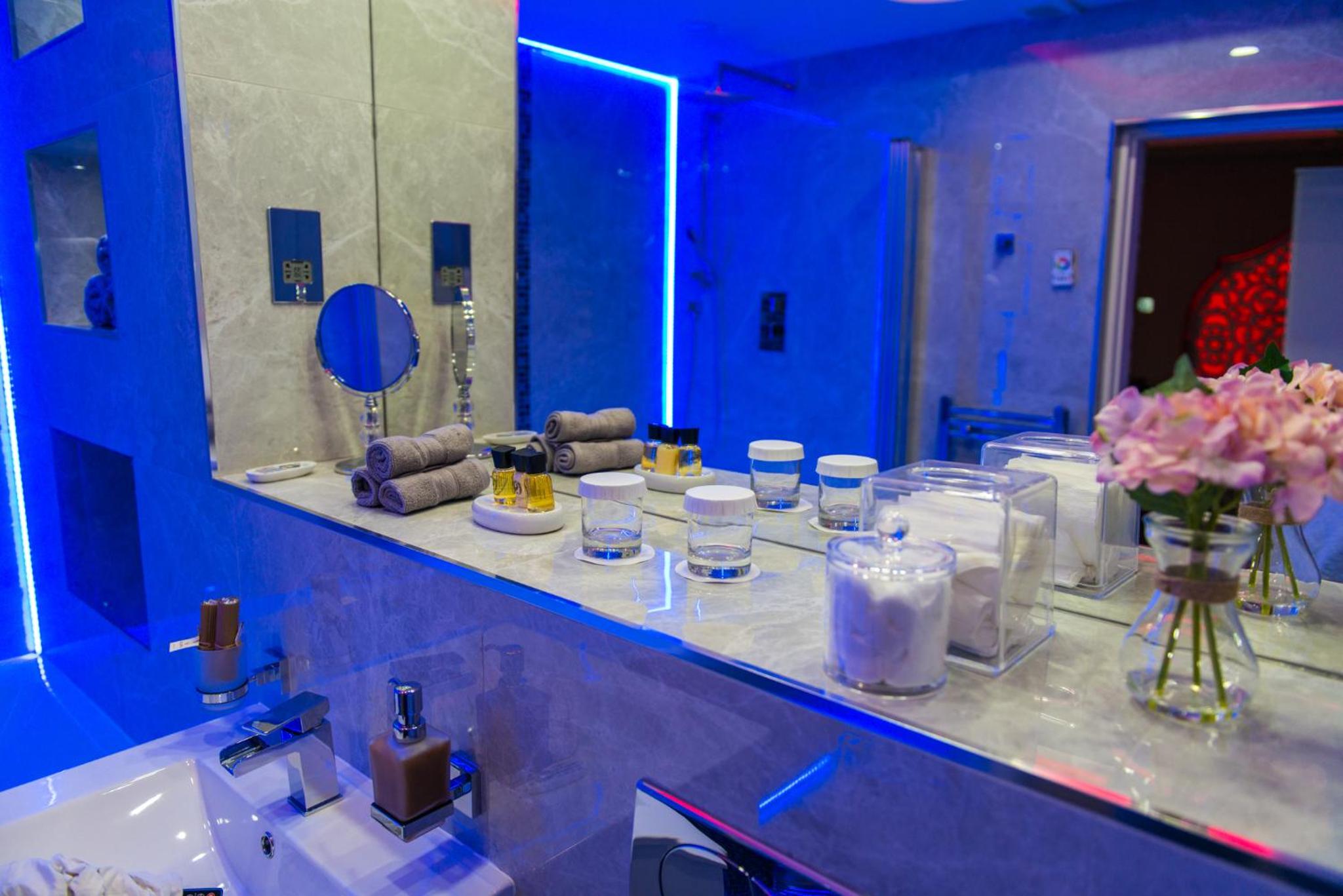 Superior Suite - Photo 49