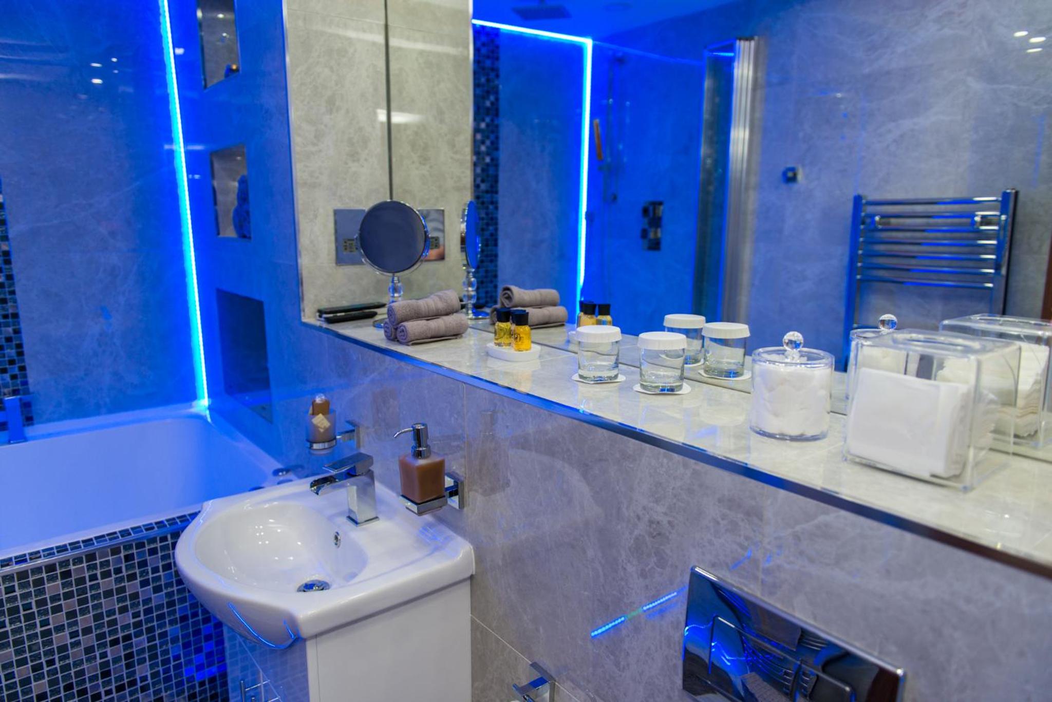 Executive Suite - Photo 32