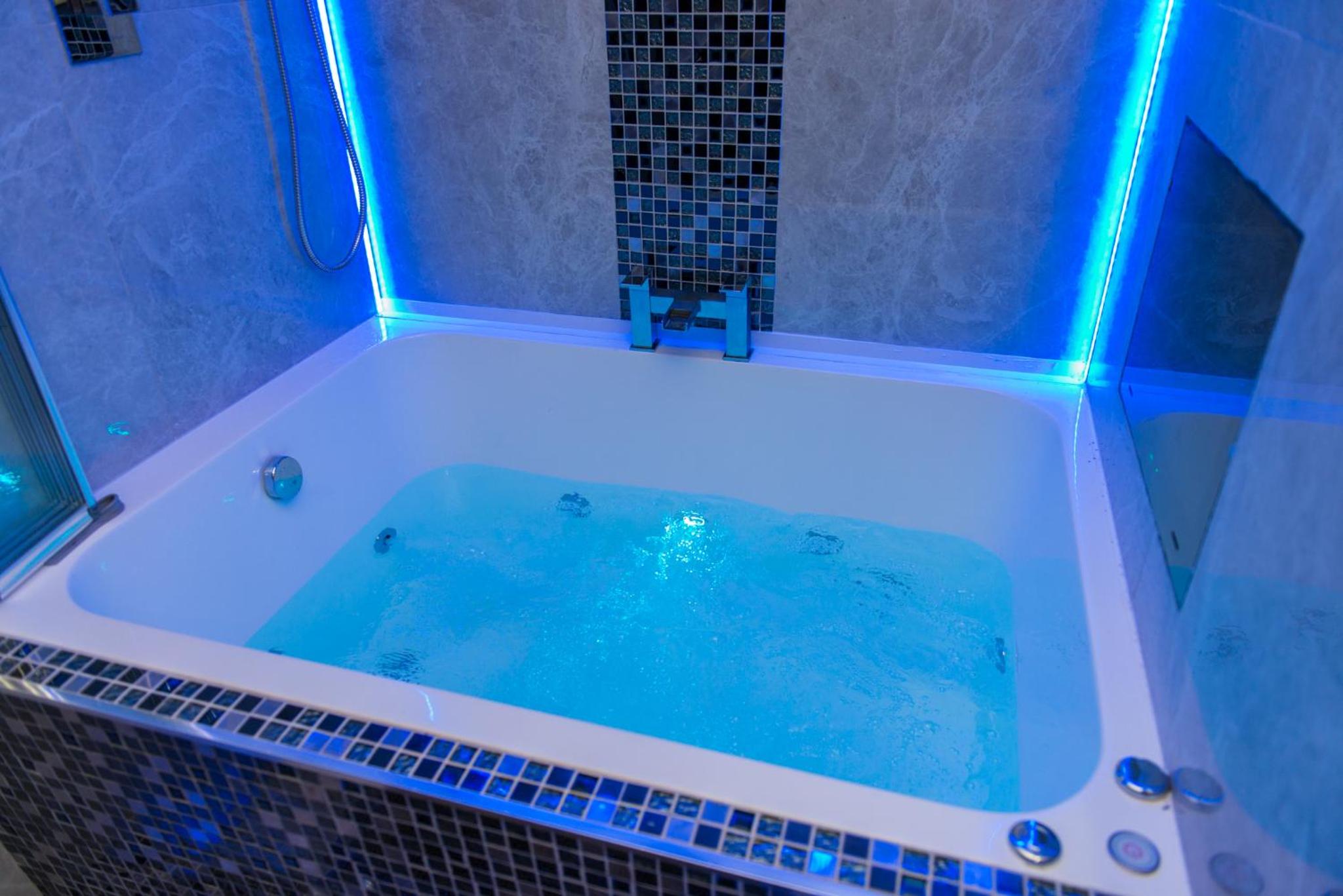 Executive Suite - Photo 33