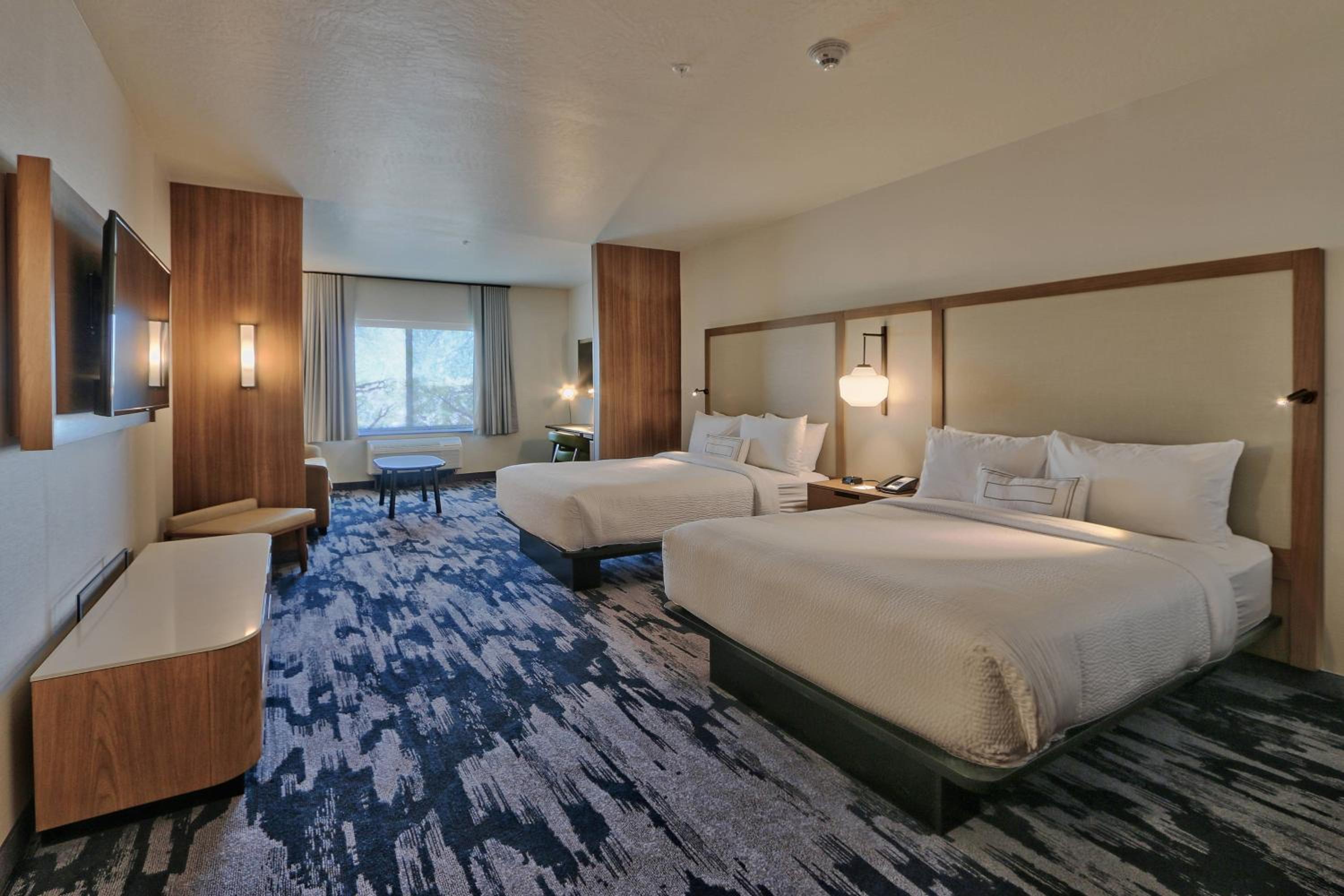 Queen Suite with Two Queen Beds, Bathtub and Sofa Bed - Mobility Access/Hearing Accessible photo 3