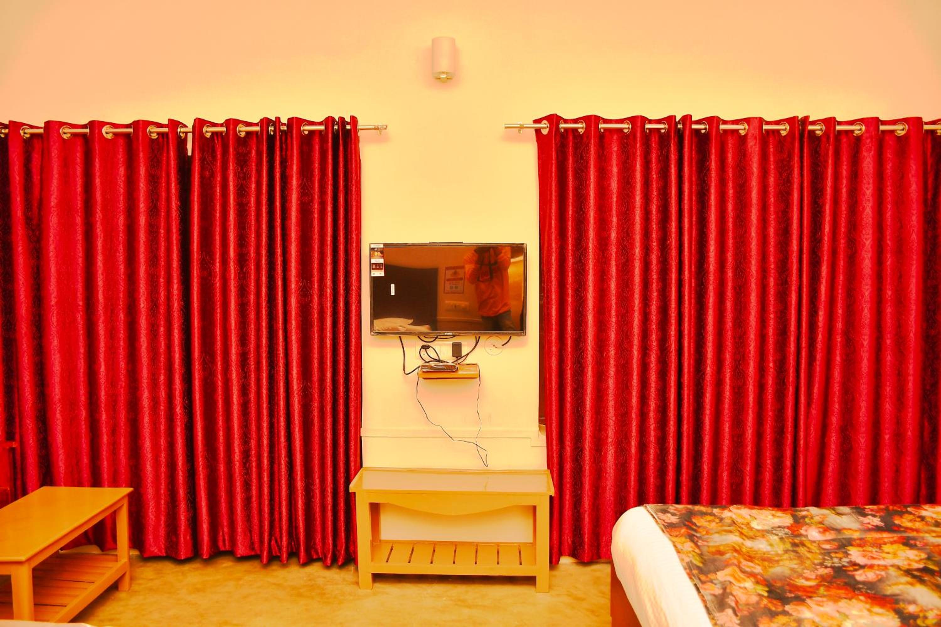 Standard Family Room - Photo 7