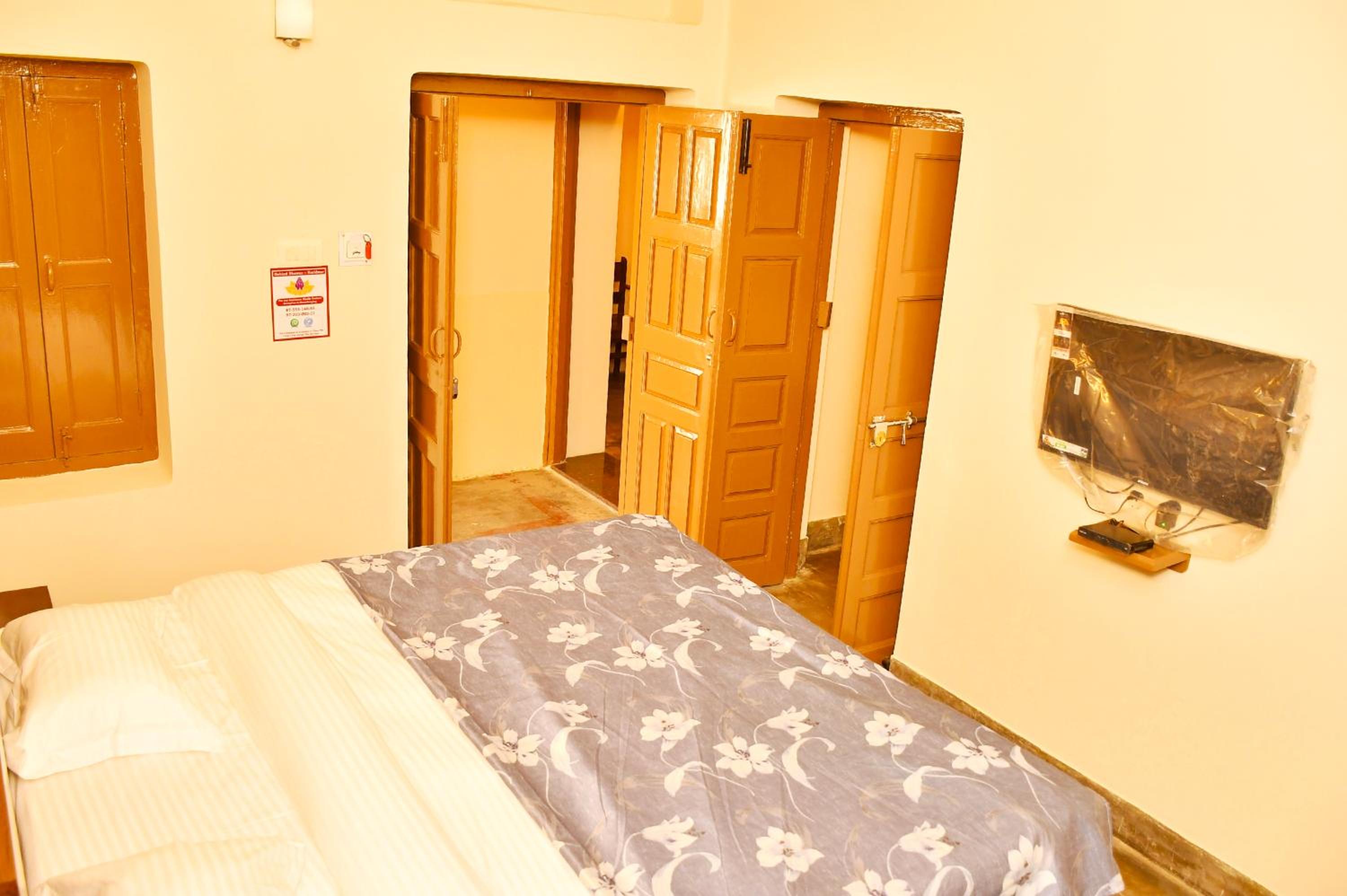 Standard Family Room - Photo 3