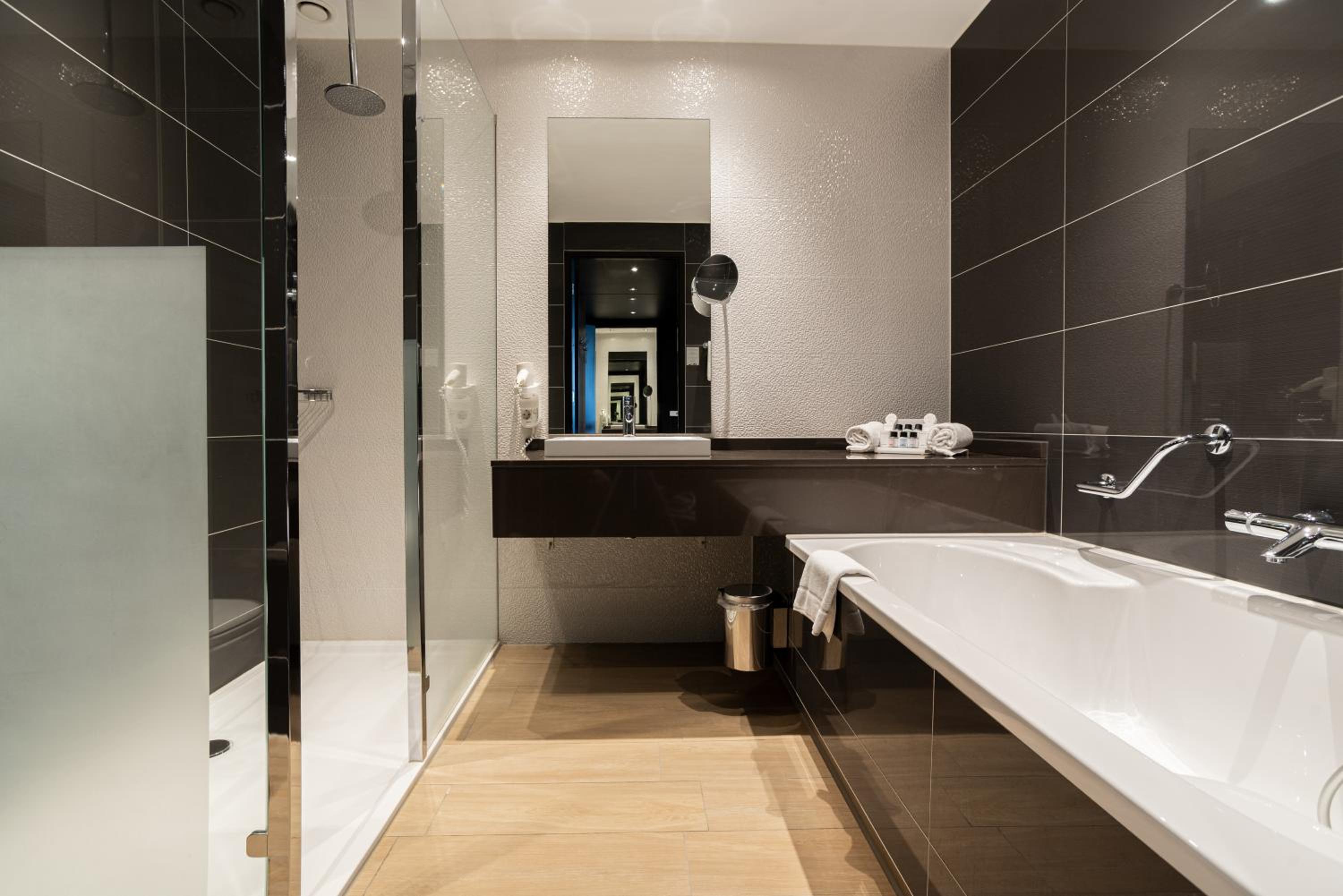 Standard Double Room - Photo 7