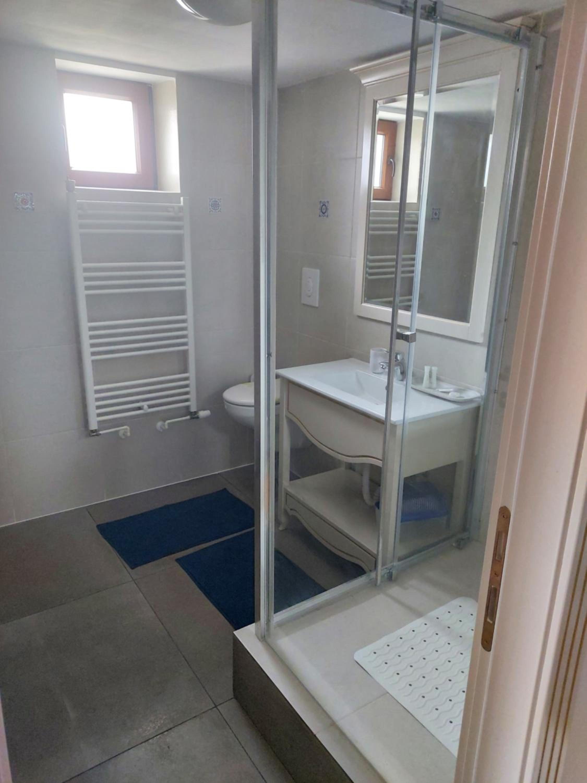 Family Room with Shower - Photo 3