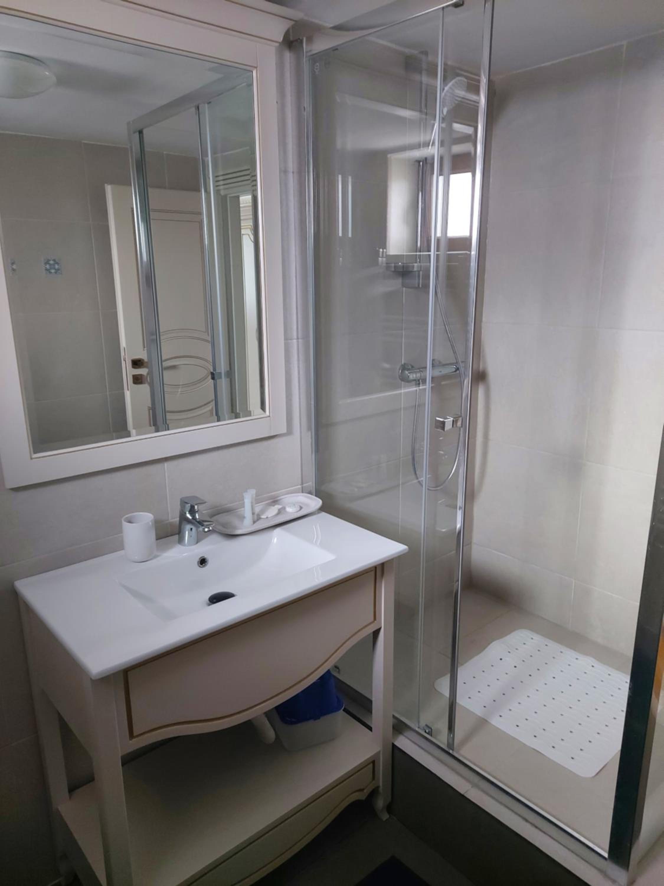 Family Room with Shower - Photo 4