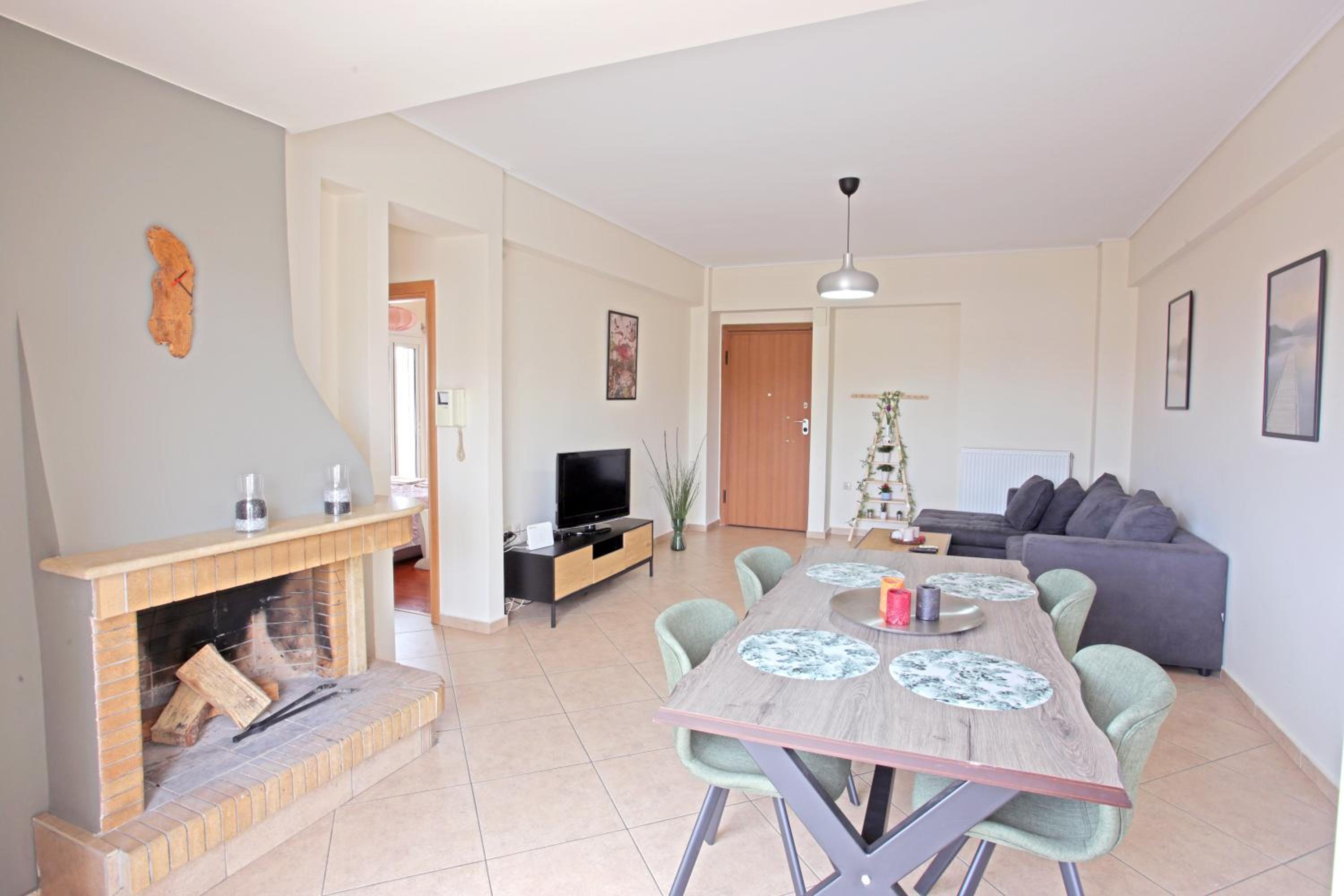 One-Bedroom Apartment - Photo 1