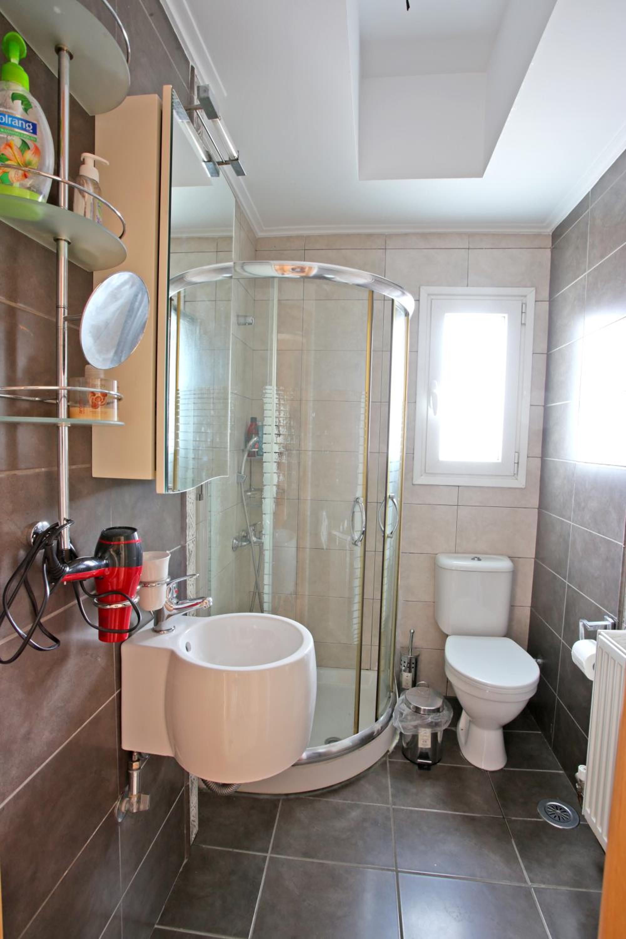 One-Bedroom Apartment - Photo 2