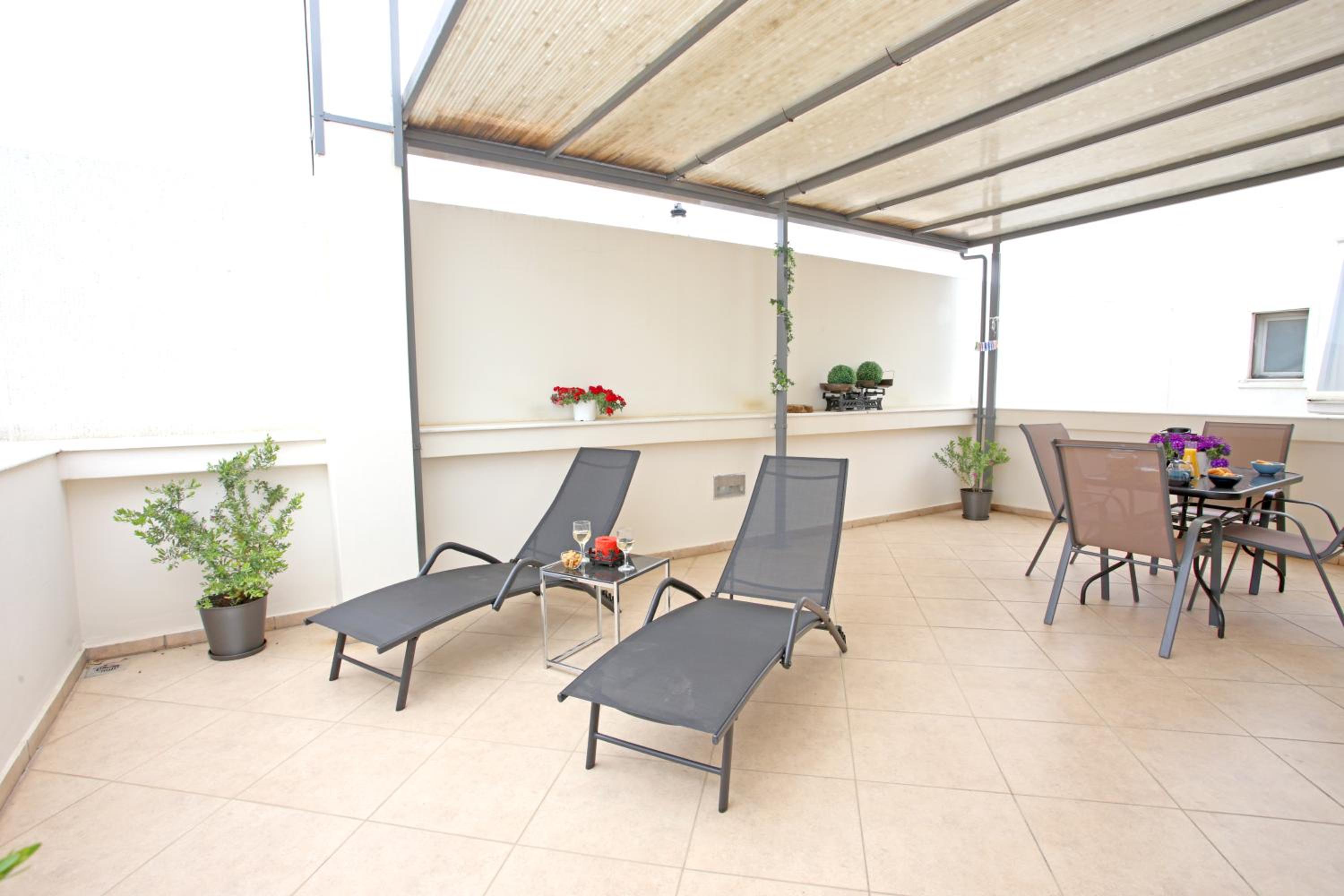 One-Bedroom Apartment - Photo 7