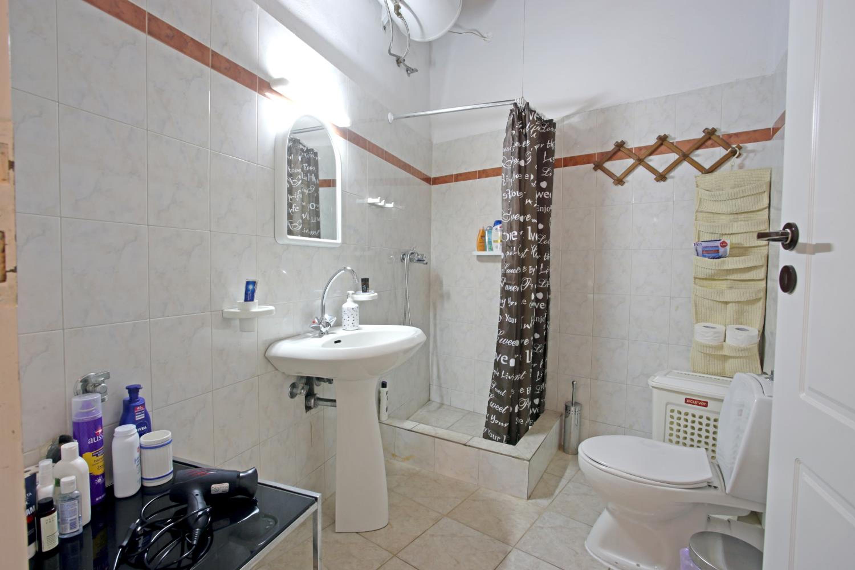 One-Bedroom Apartment - Photo 9