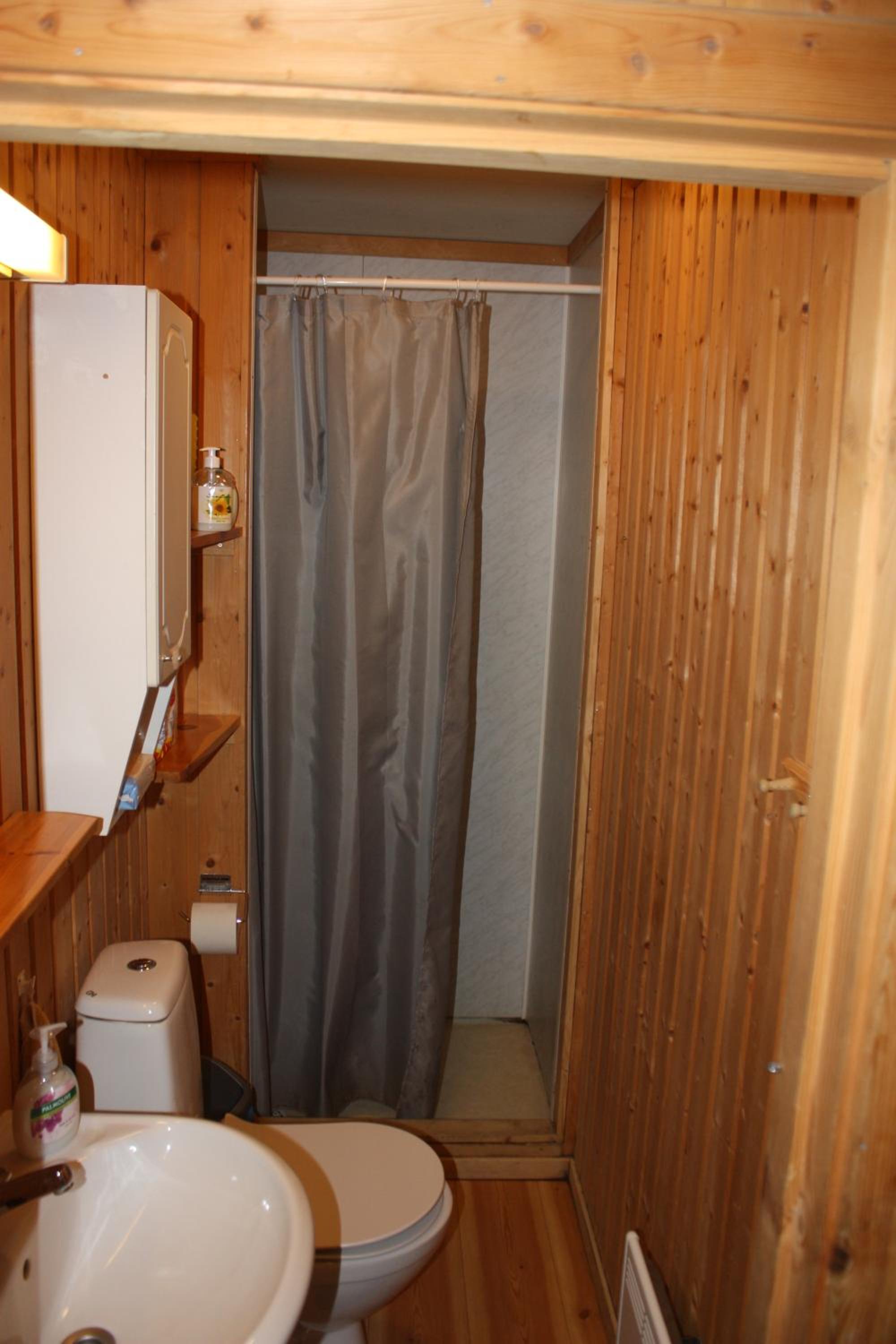 One-Bedroom Cottage with Loft (6 Adults) photo 1