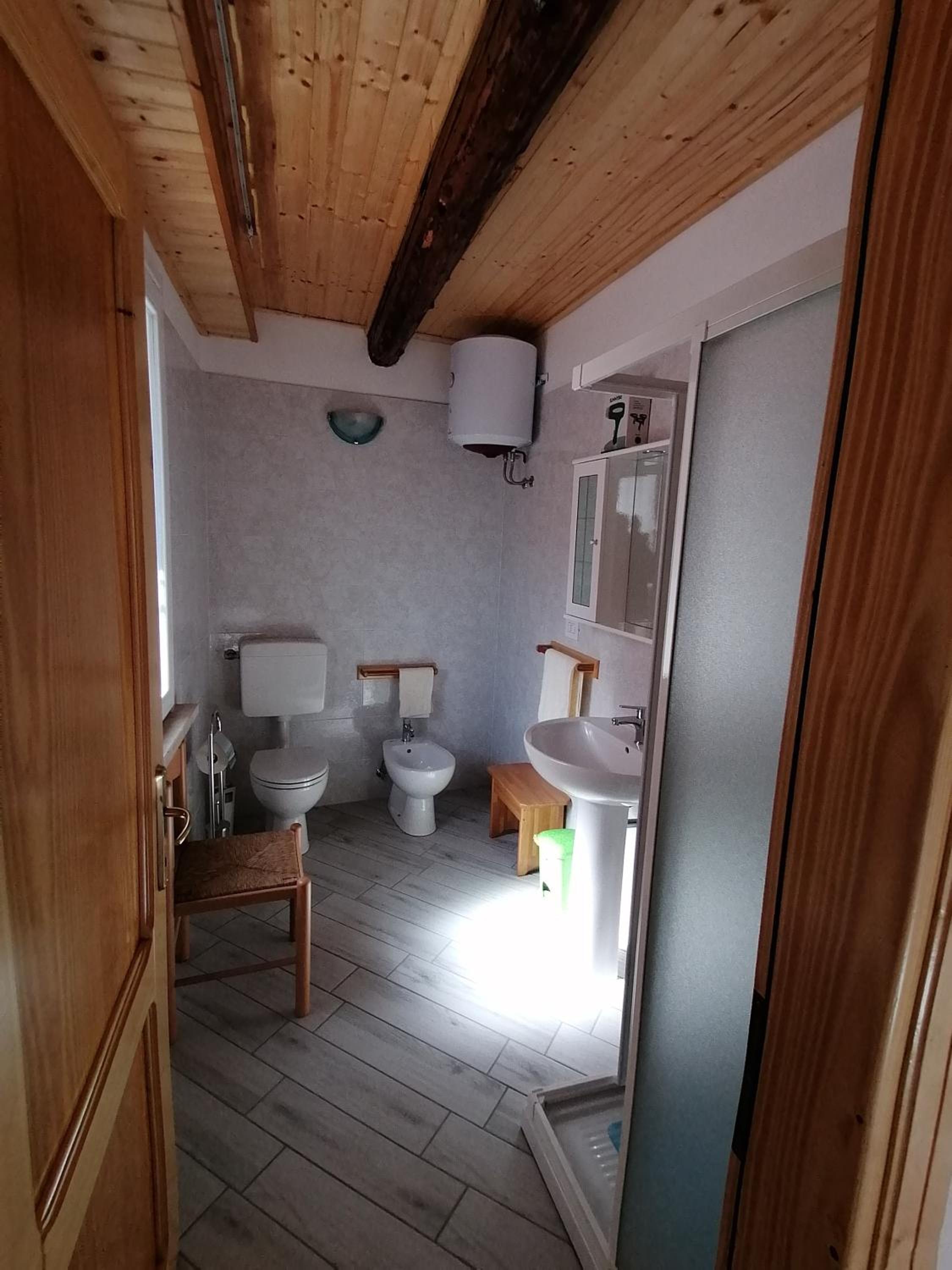 Large Double Room - Photo 11