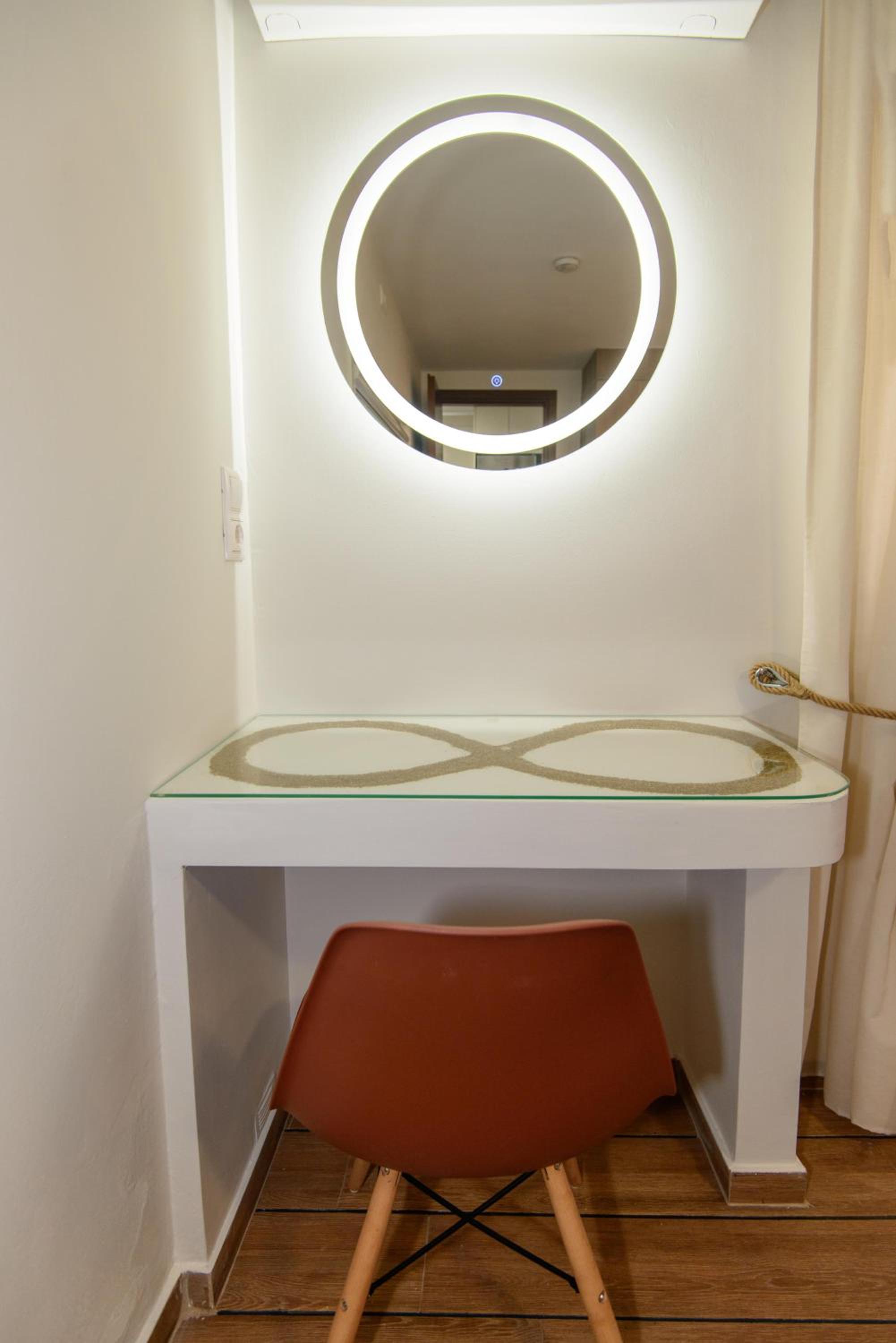 One-Bedroom Apartment photo 3