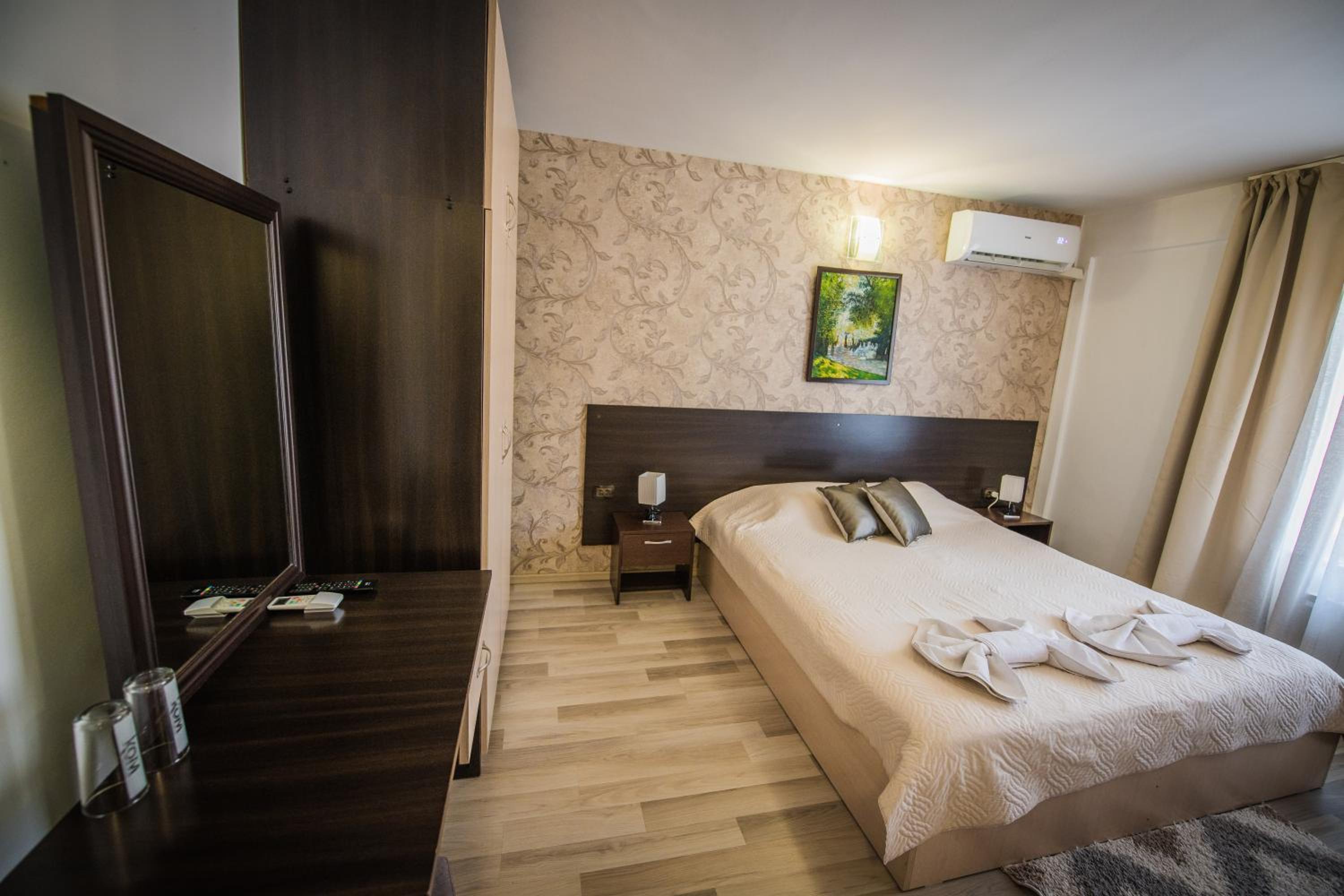Double Room - Photo 5