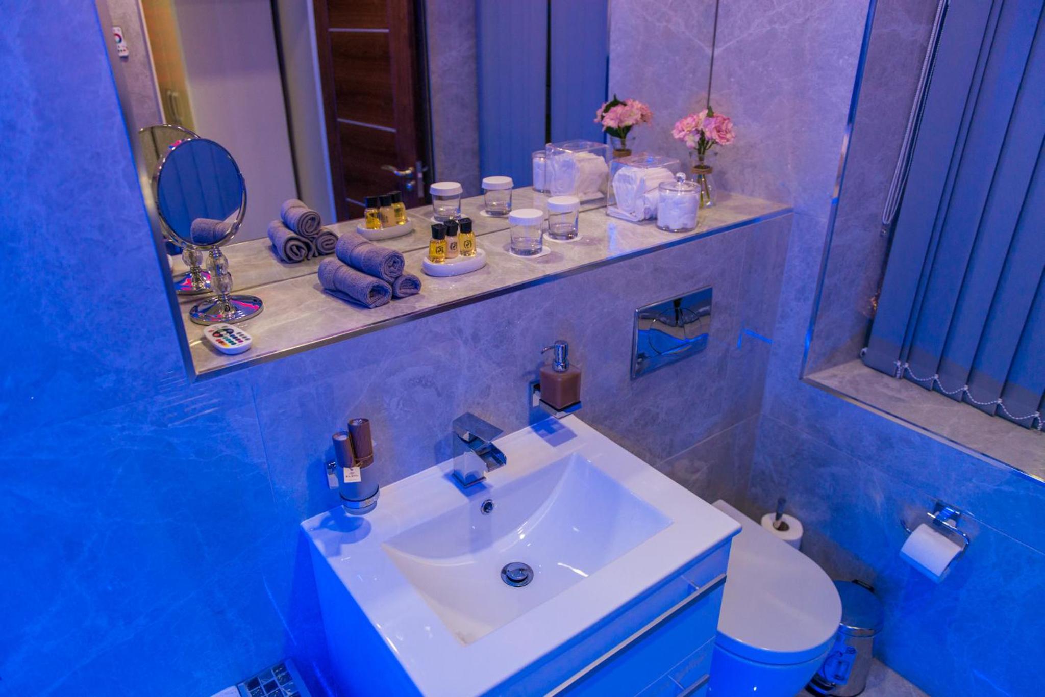 Superior Suite - Photo 22