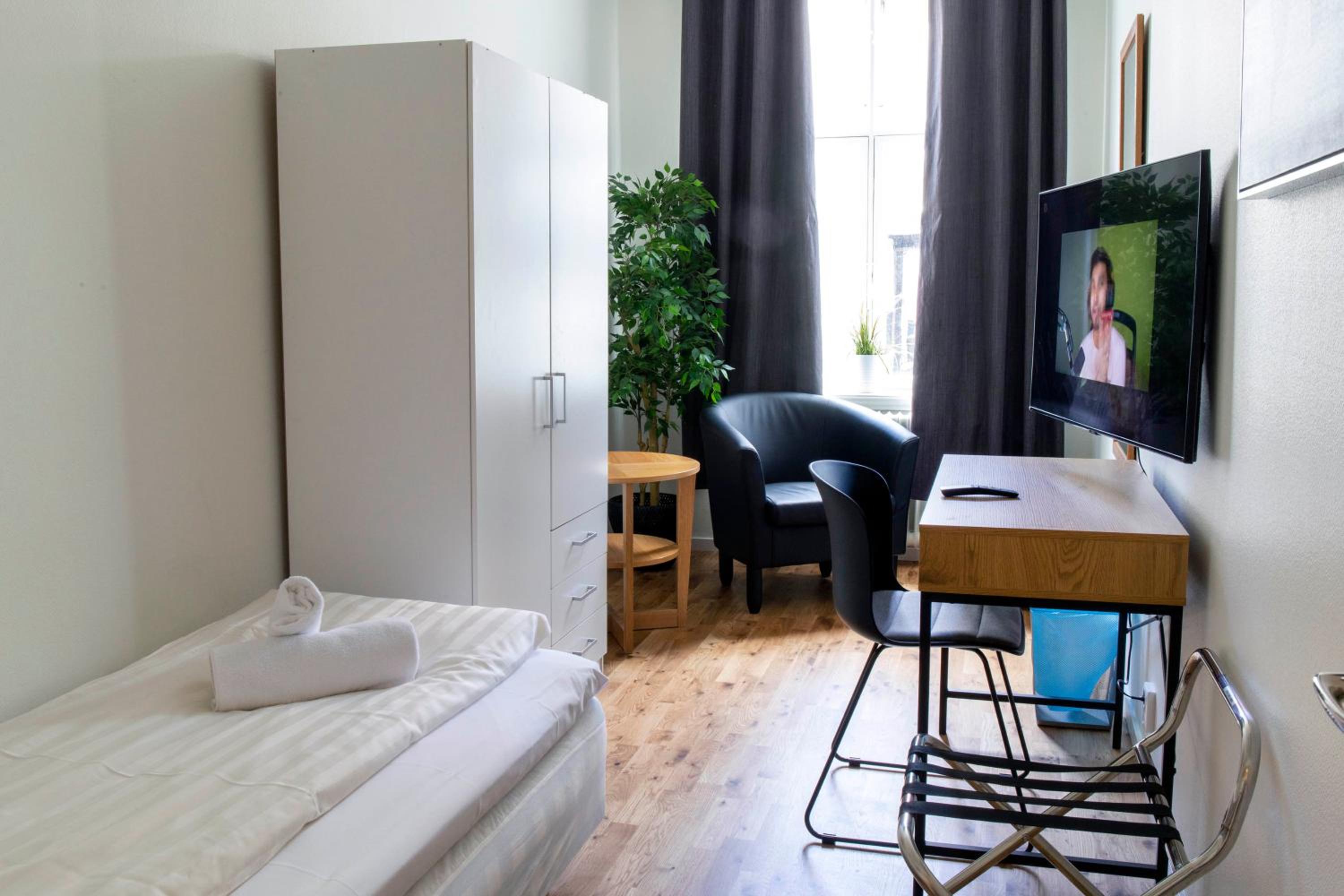 Single Room with Private External Bathroom photo 2
