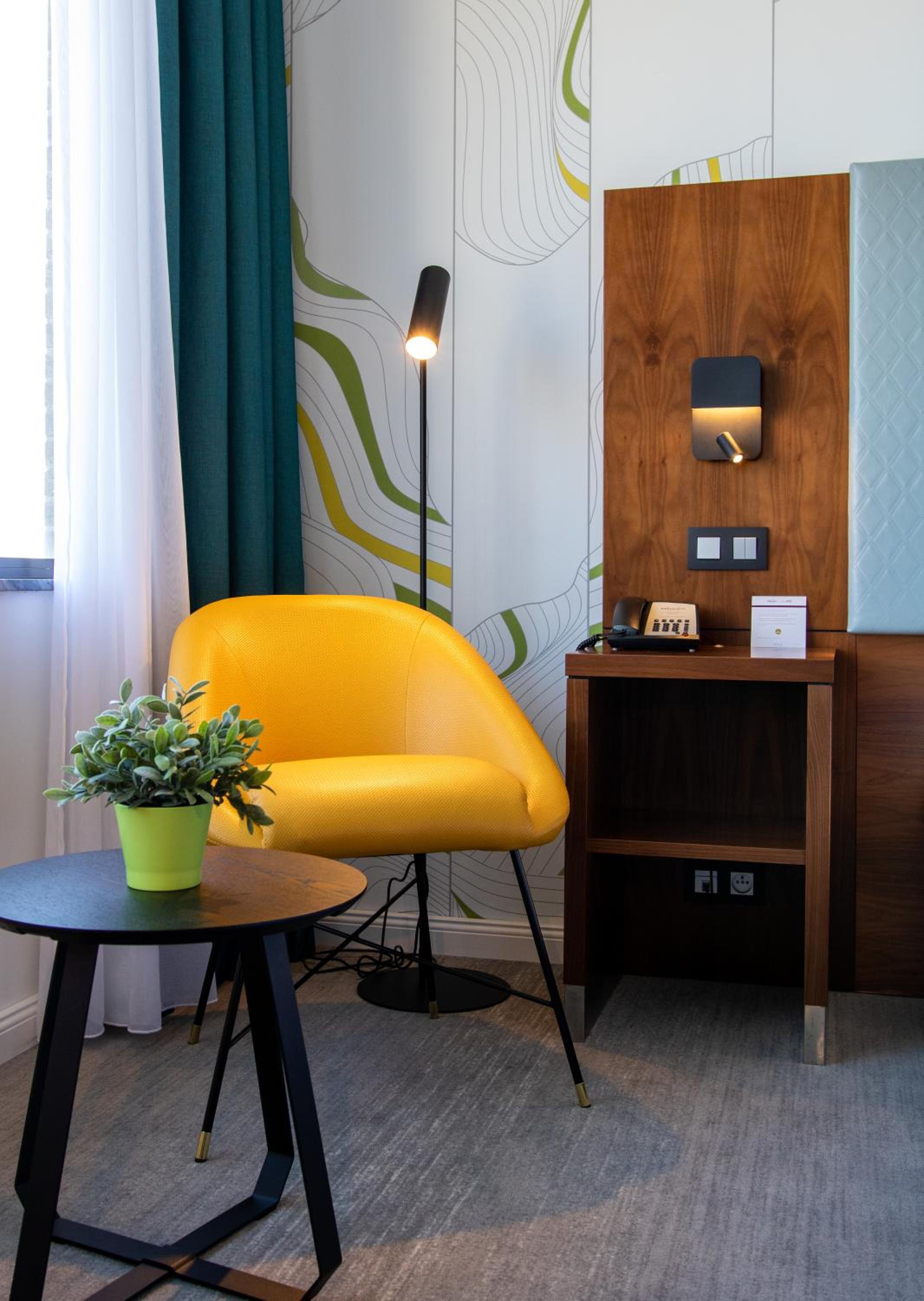 Superior King Room - Photo 5