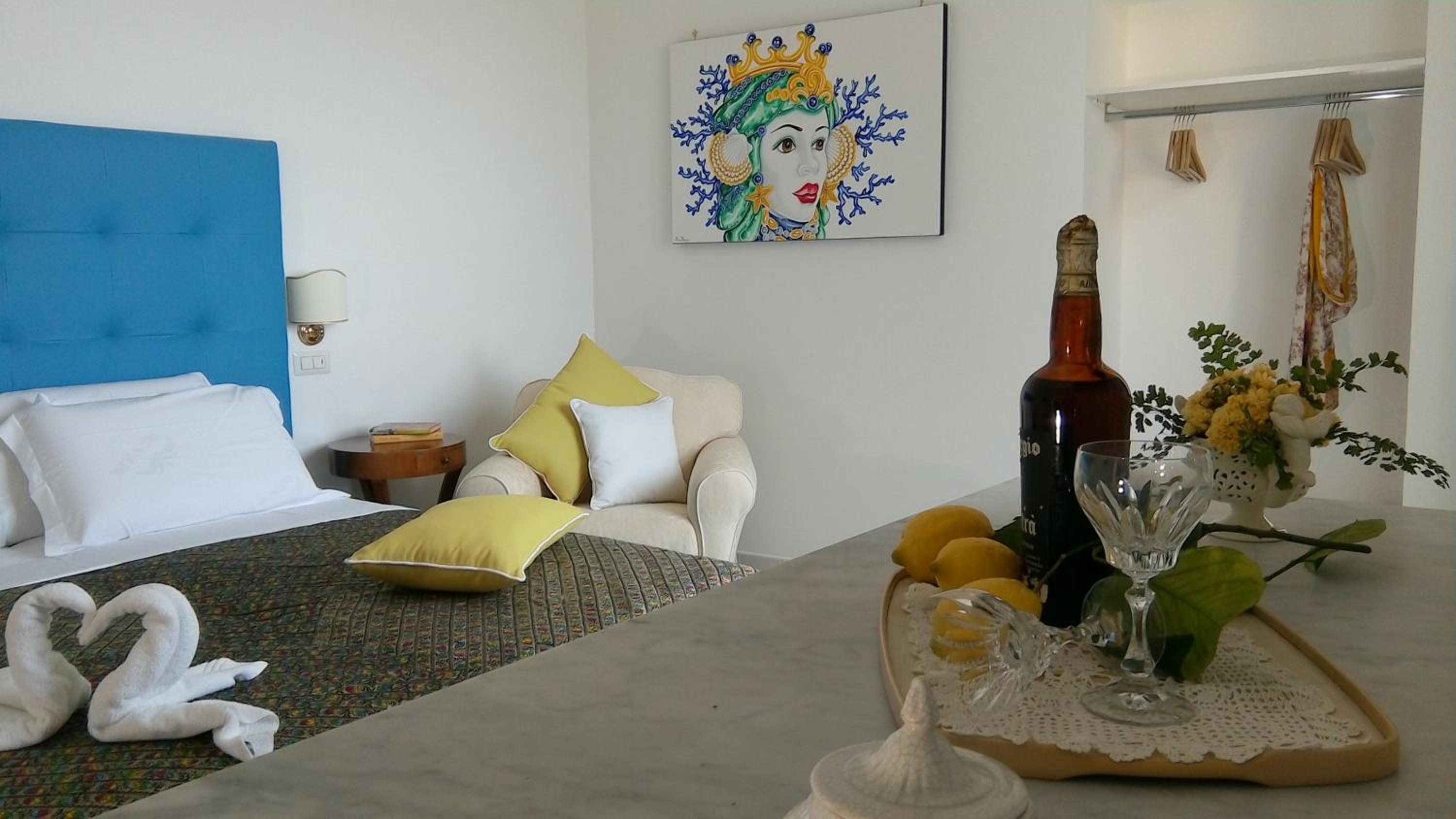 Deluxe Double or Twin Room with Sea View photo 1