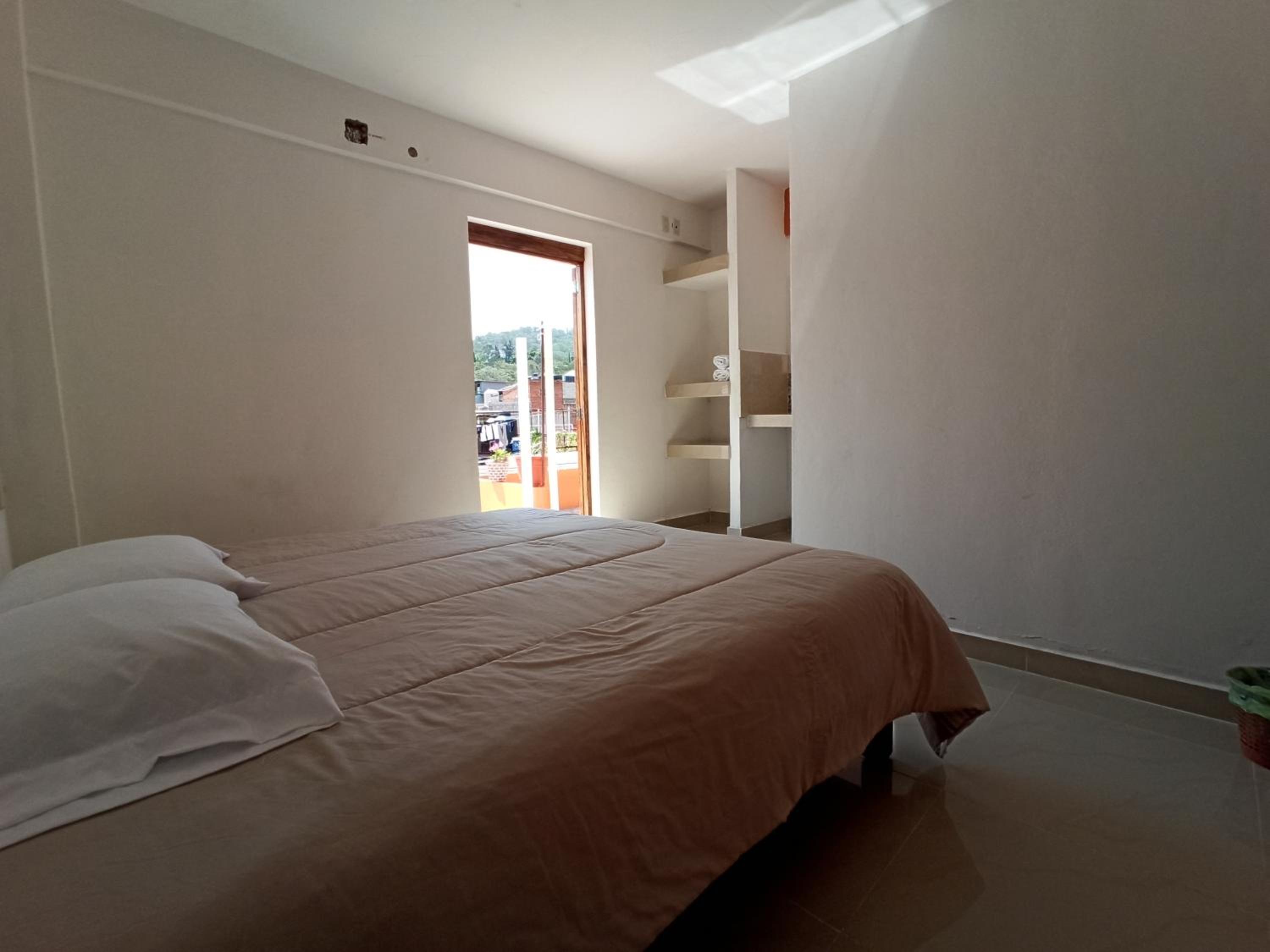 Standard King Room - Photo 5