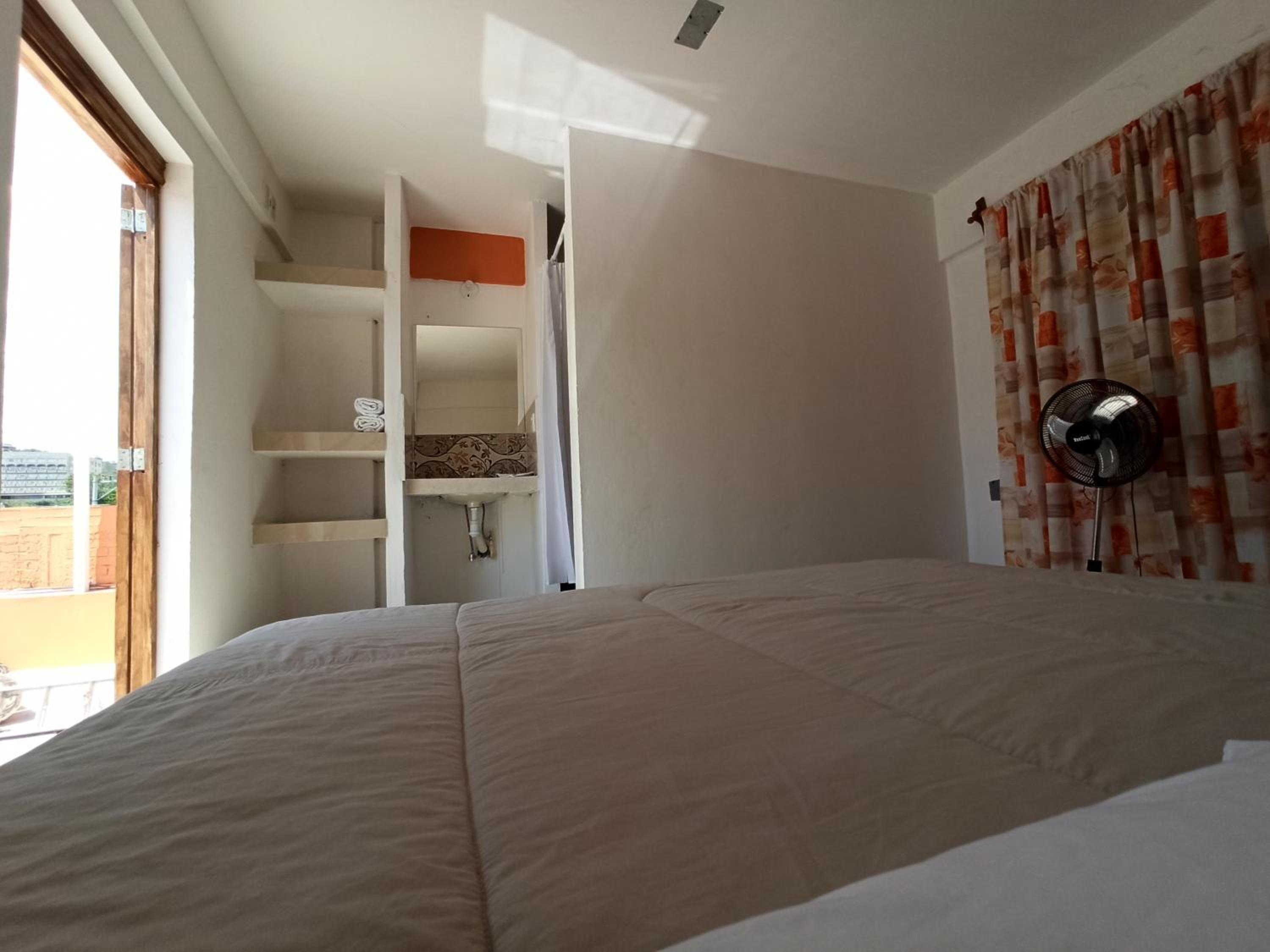 Standard King Room - Photo 4