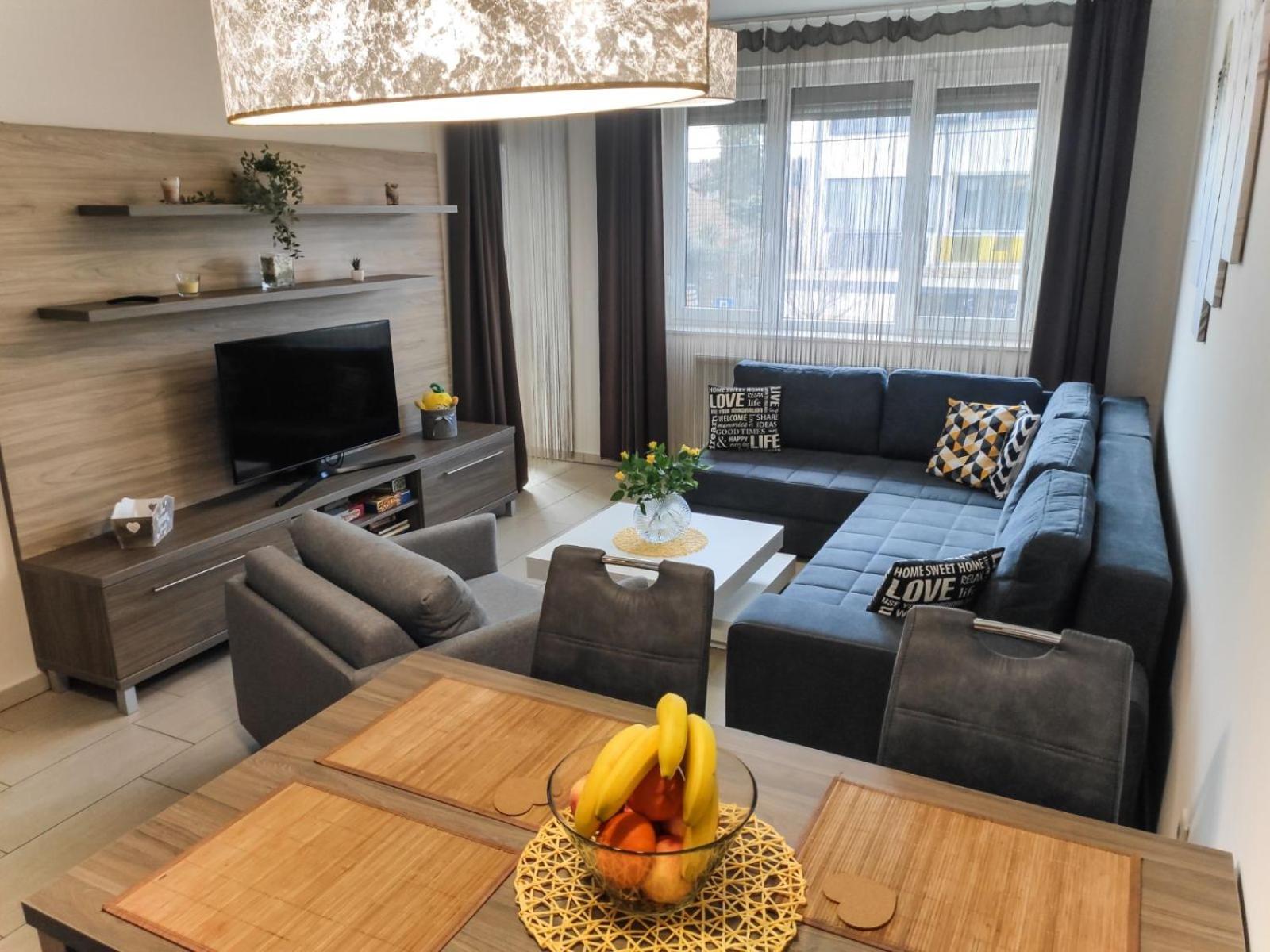 Apartment with Balcony photo 1