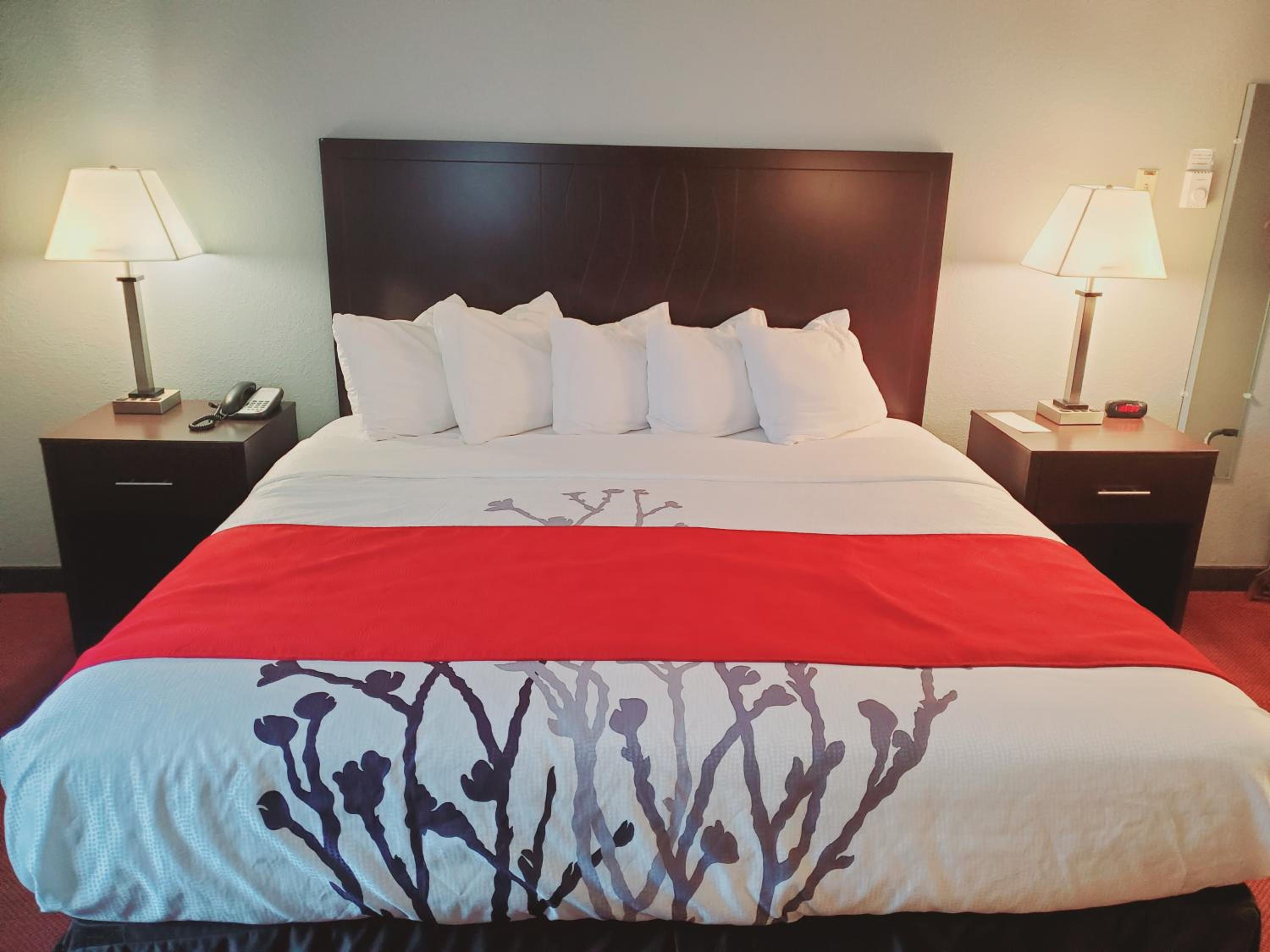 Executive King Room - Non-Smoking - Photo 3