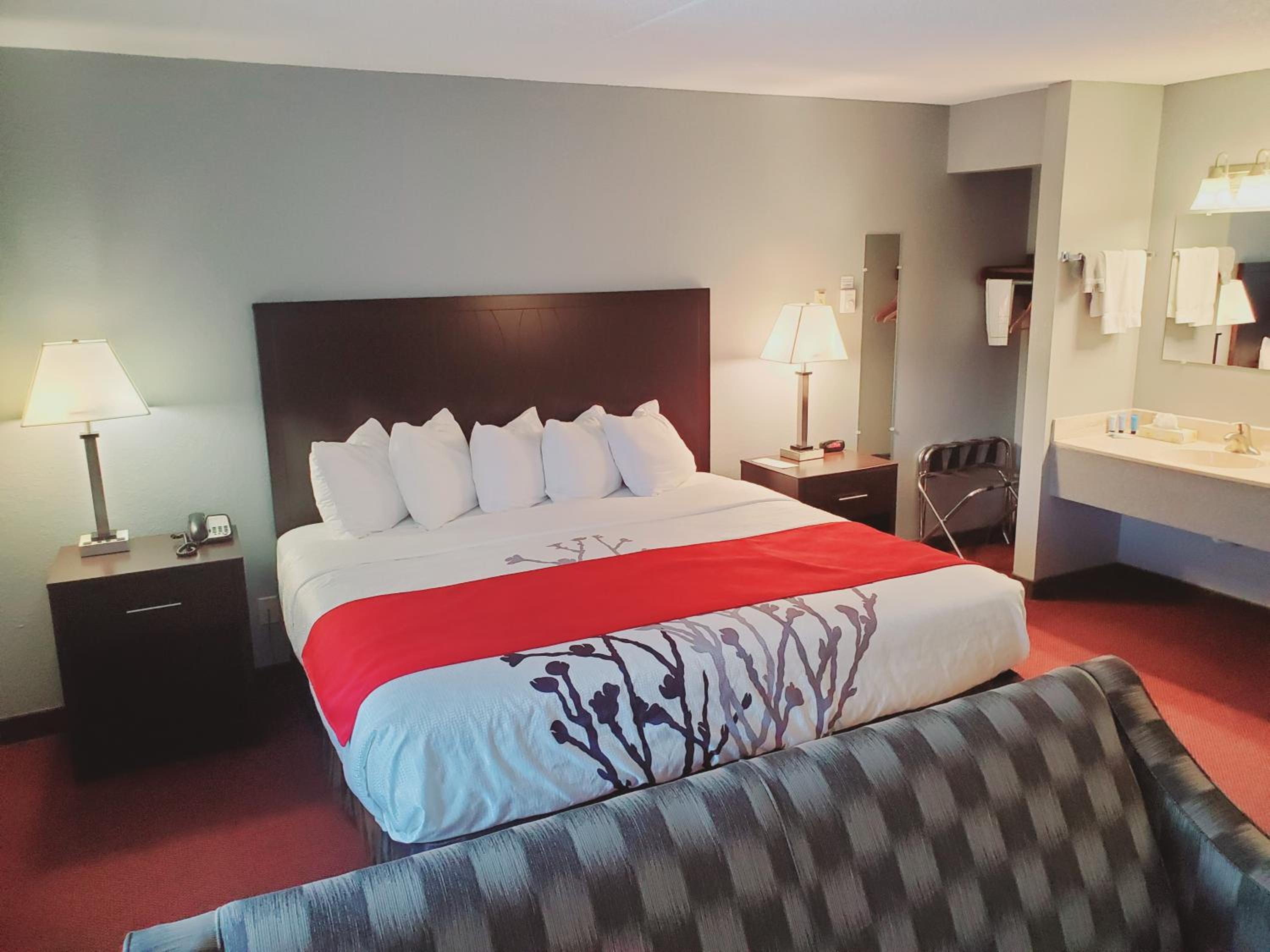 Executive King Room - Non-Smoking - Photo 2