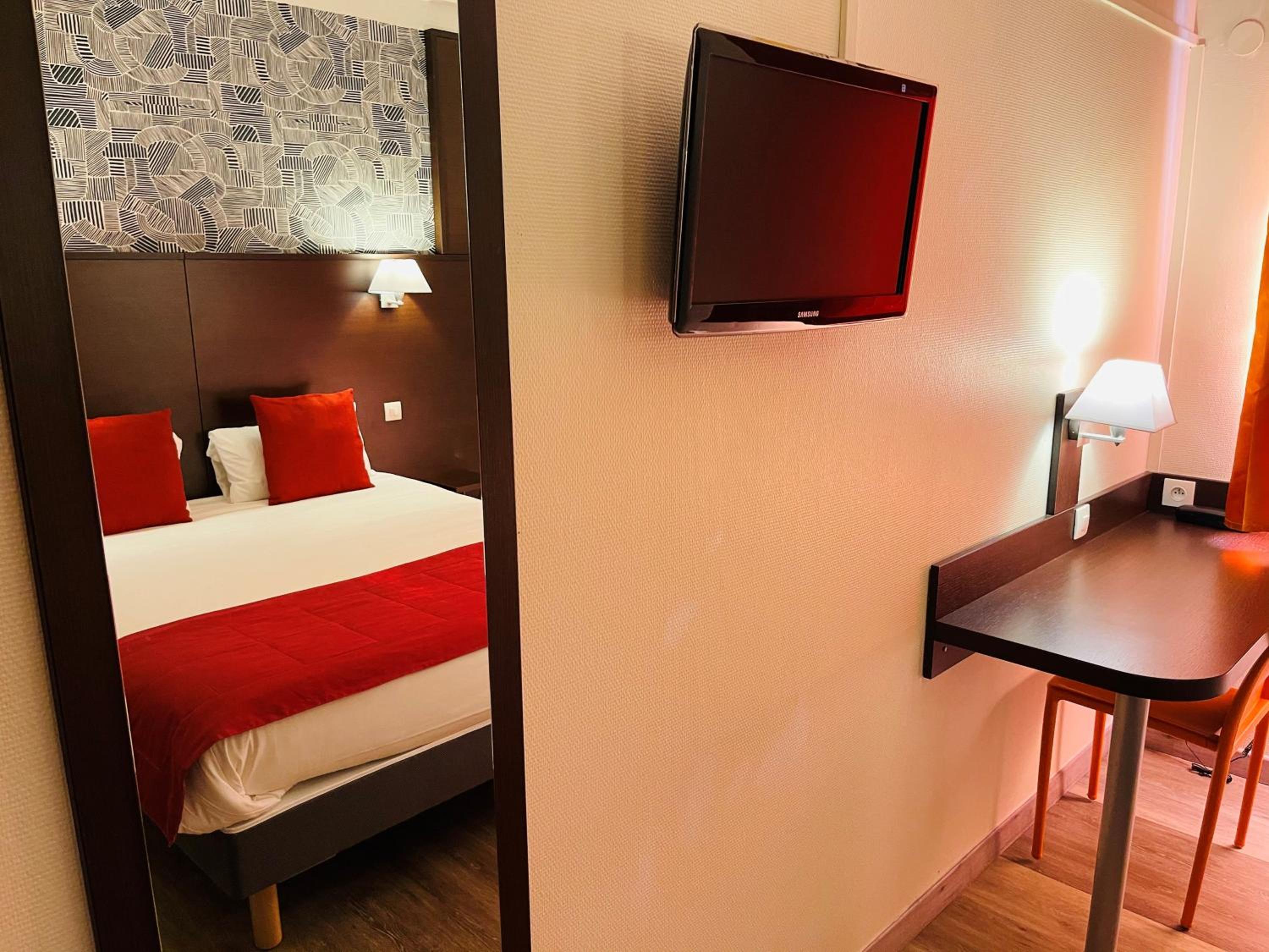 1 Double Bed - Photo 6