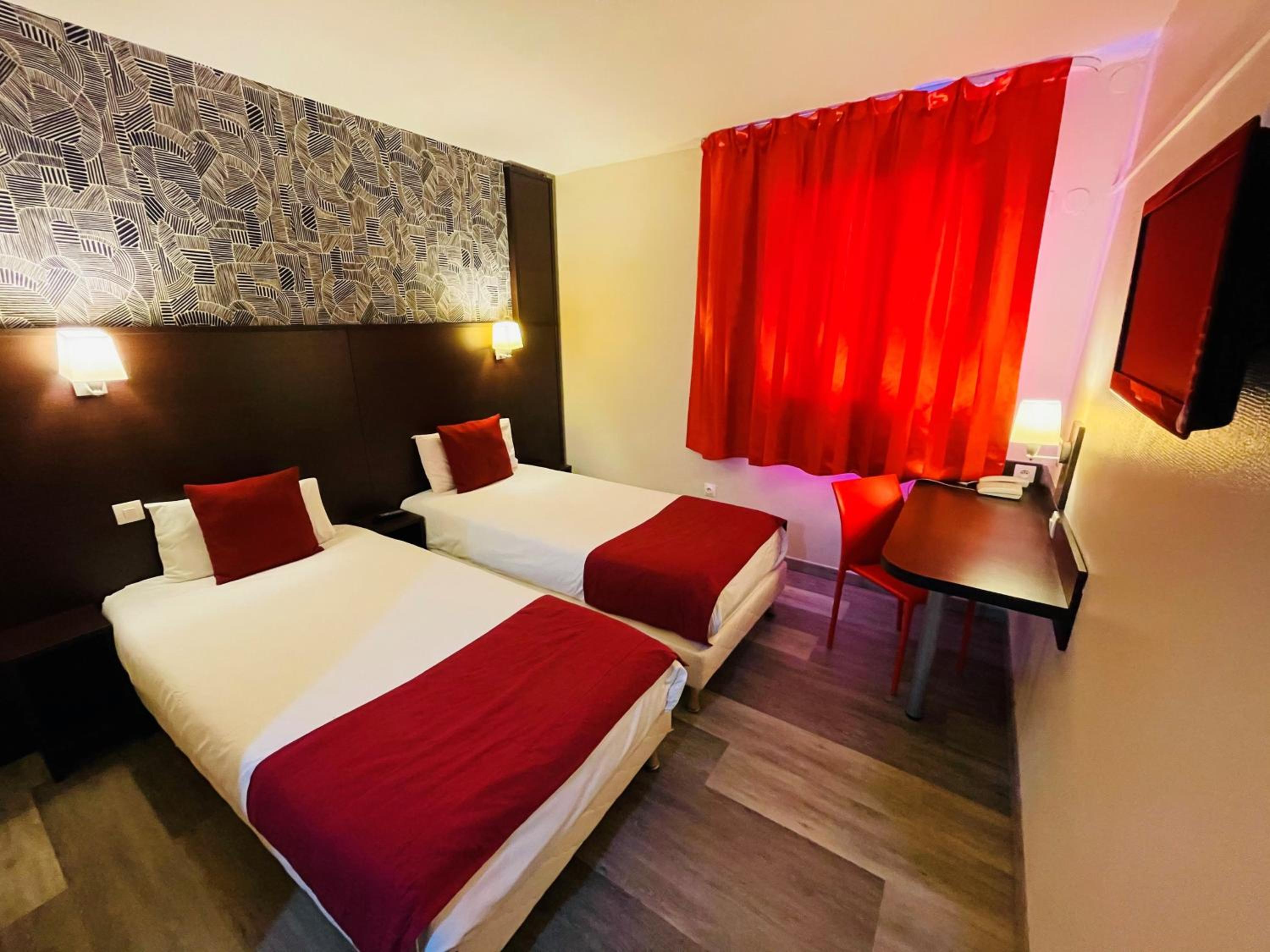 2 Single Beds - Photo 1