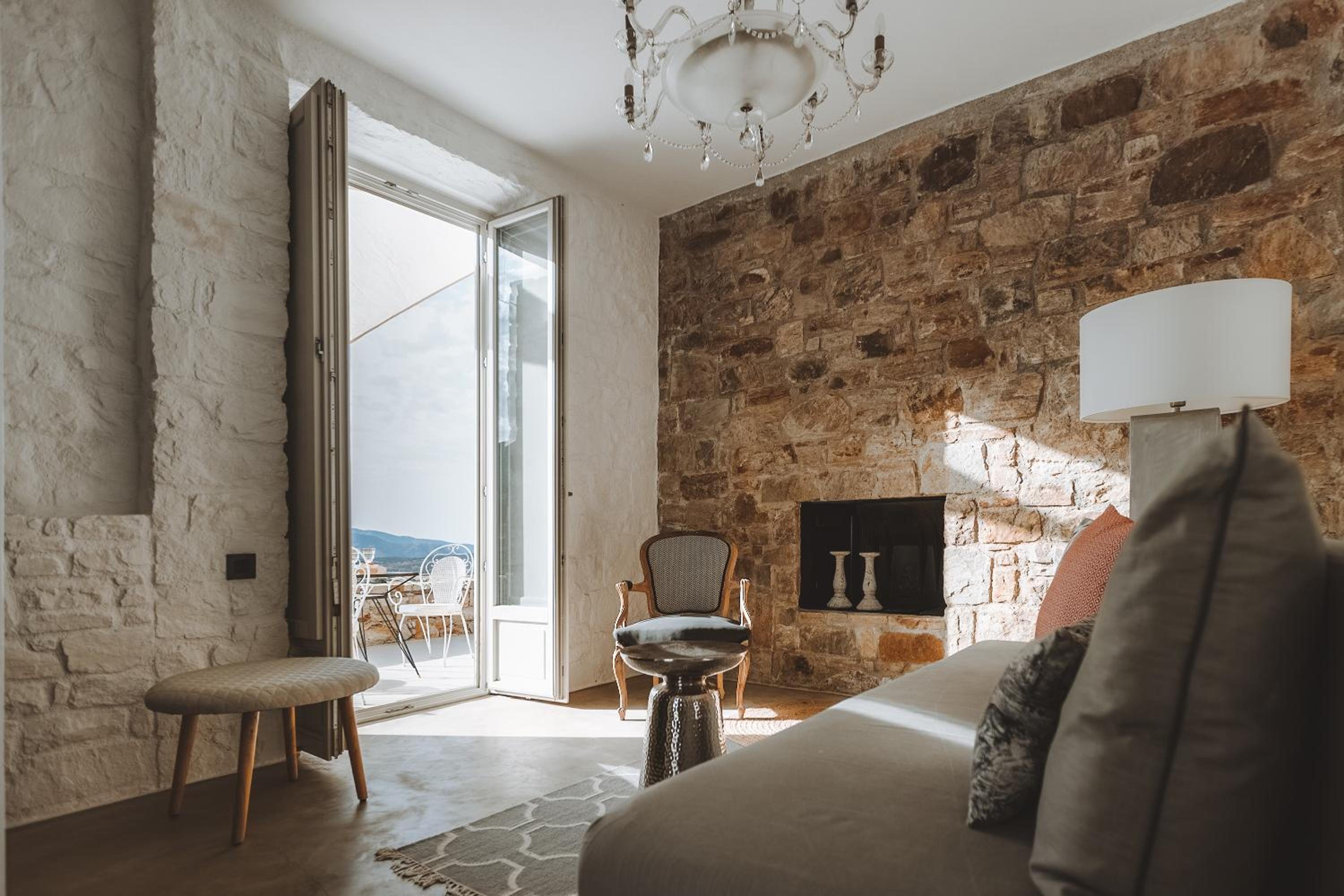 Deluxe Suite with Landmark View - Photo 1