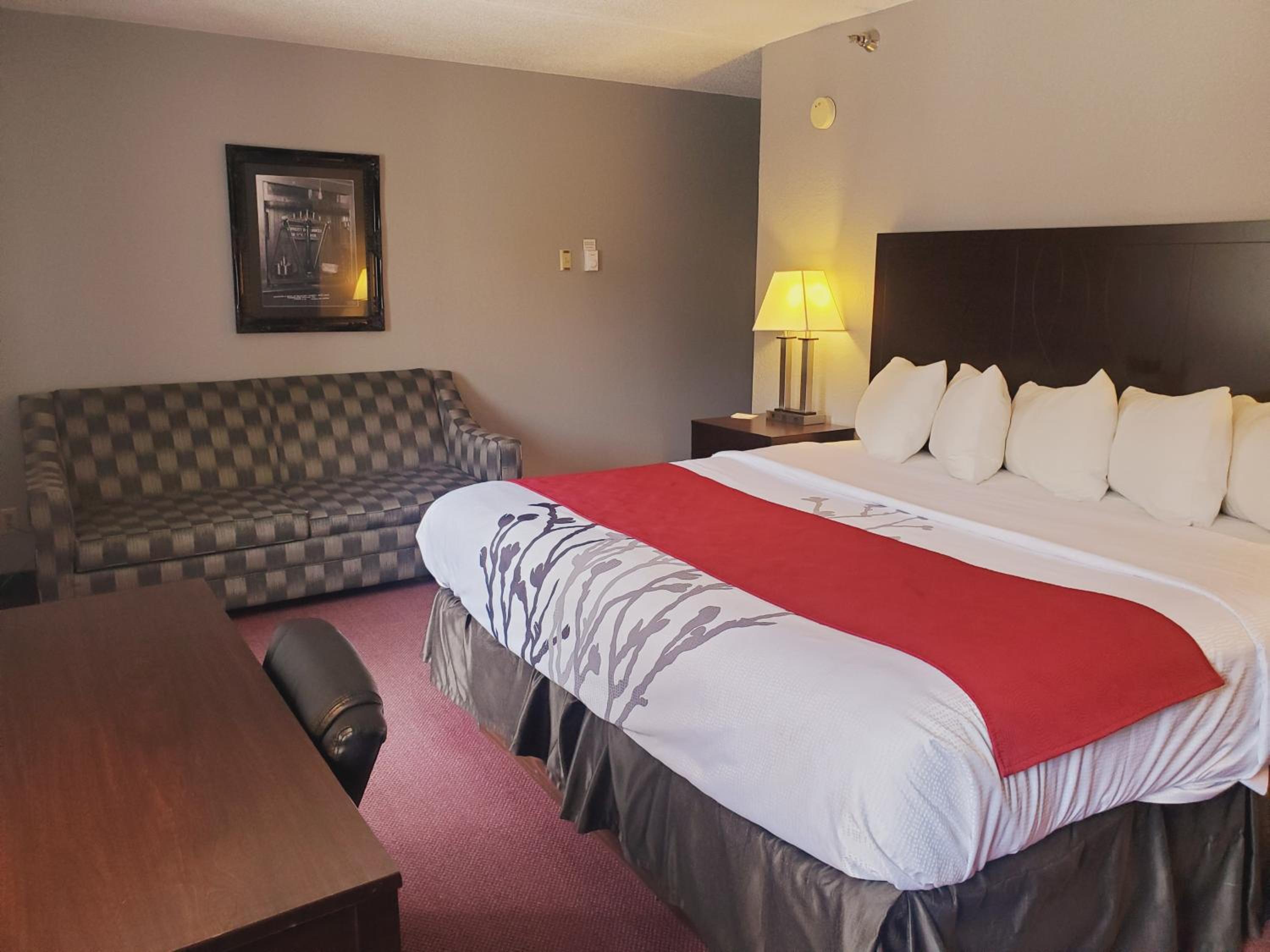 King Room with Sofa Bed - Photo 2