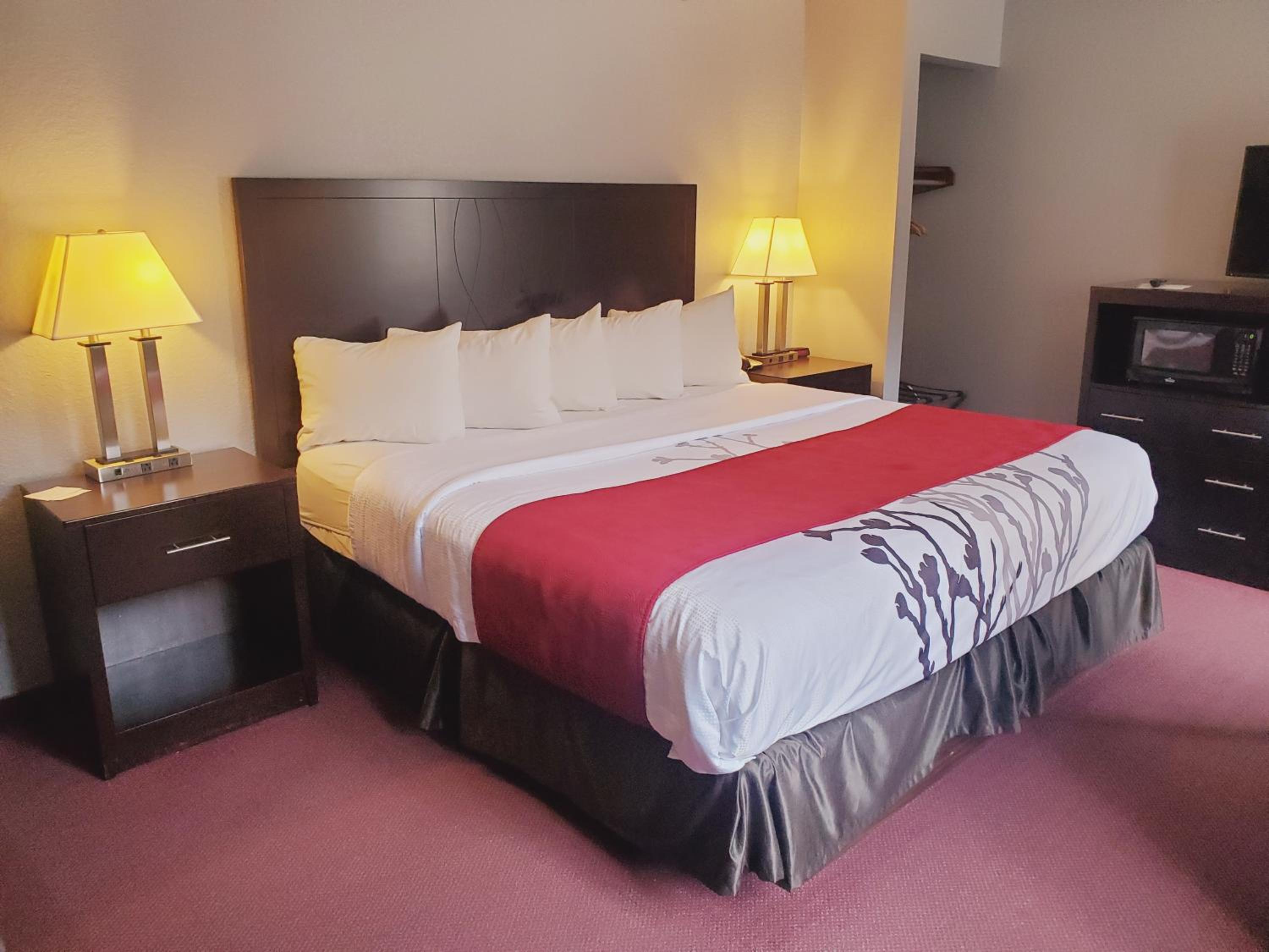 King Room with Sofa Bed - Photo 1