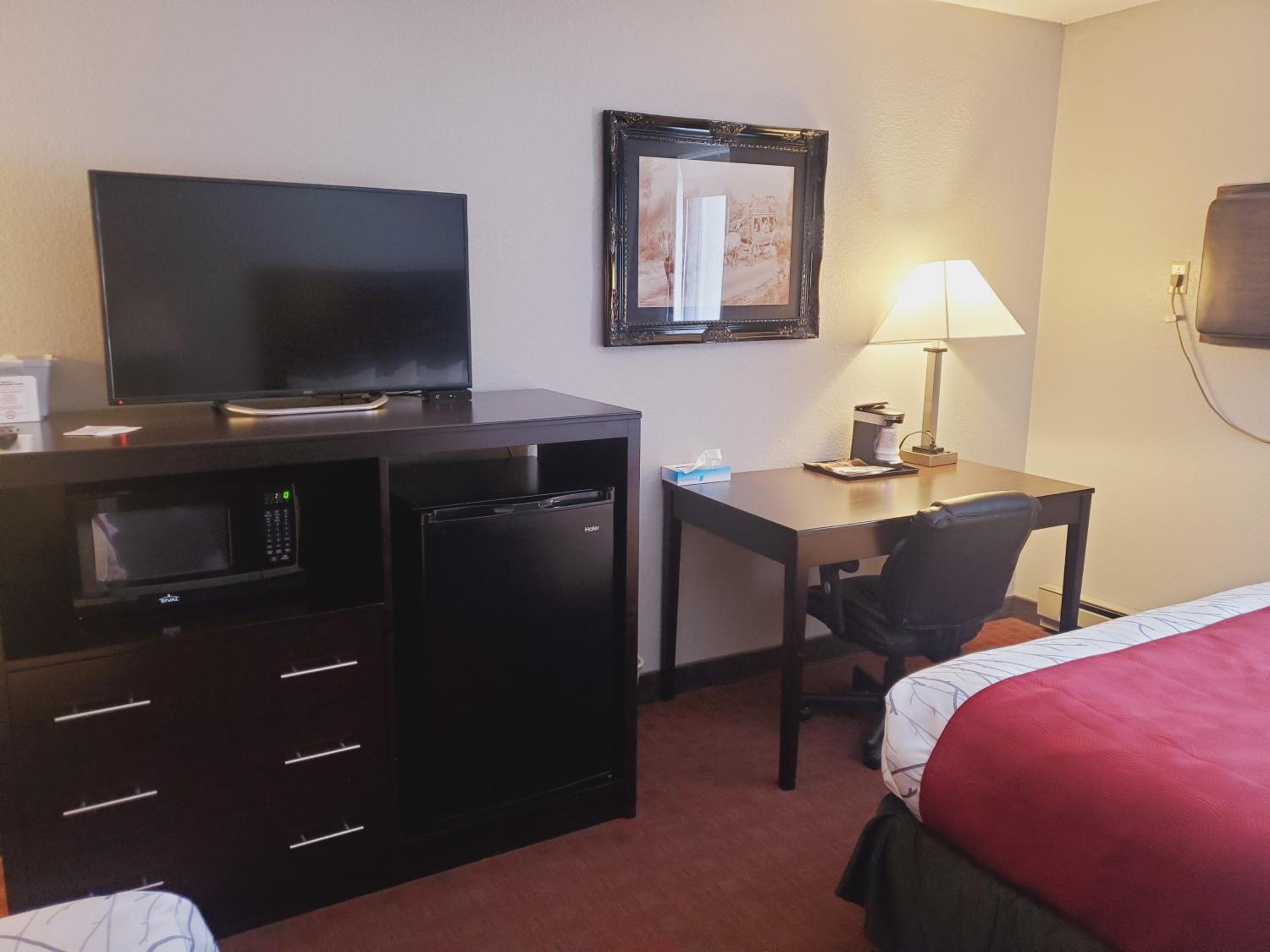 Queen Room with Two Queen Beds - Pet Friendly - Photo 1