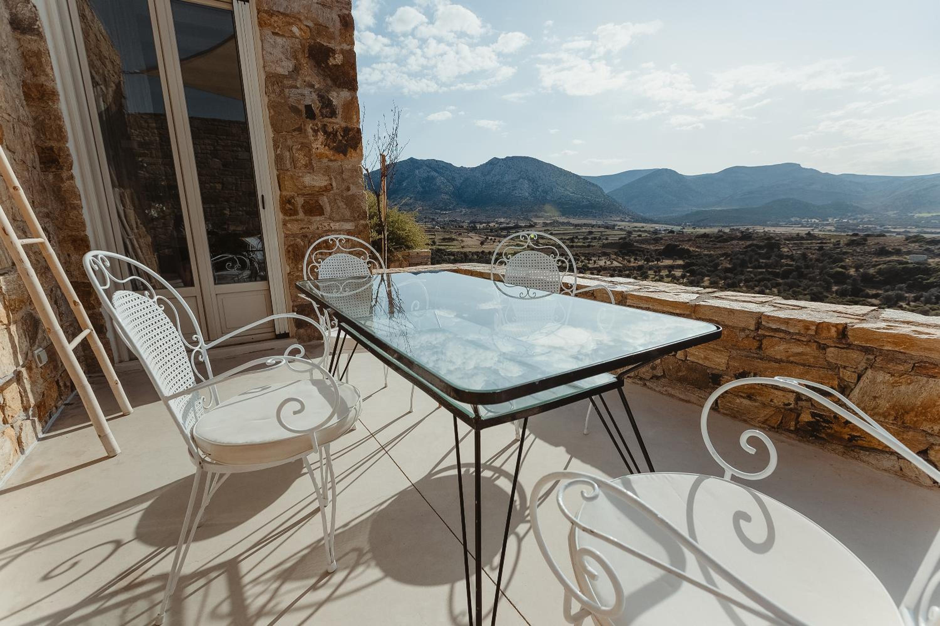 Deluxe Suite with Landmark View - Photo 2