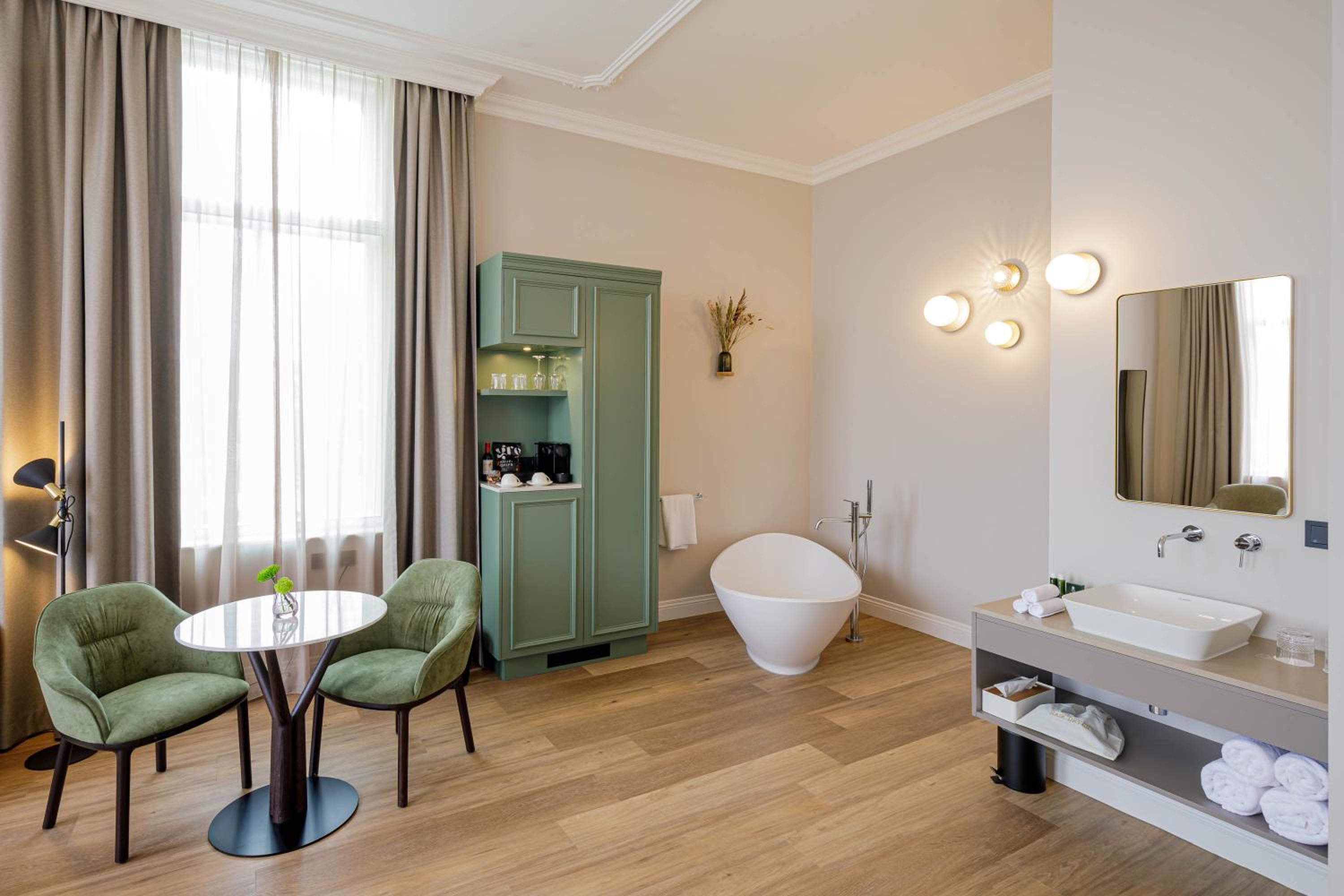 Suite with River View - Photo 2