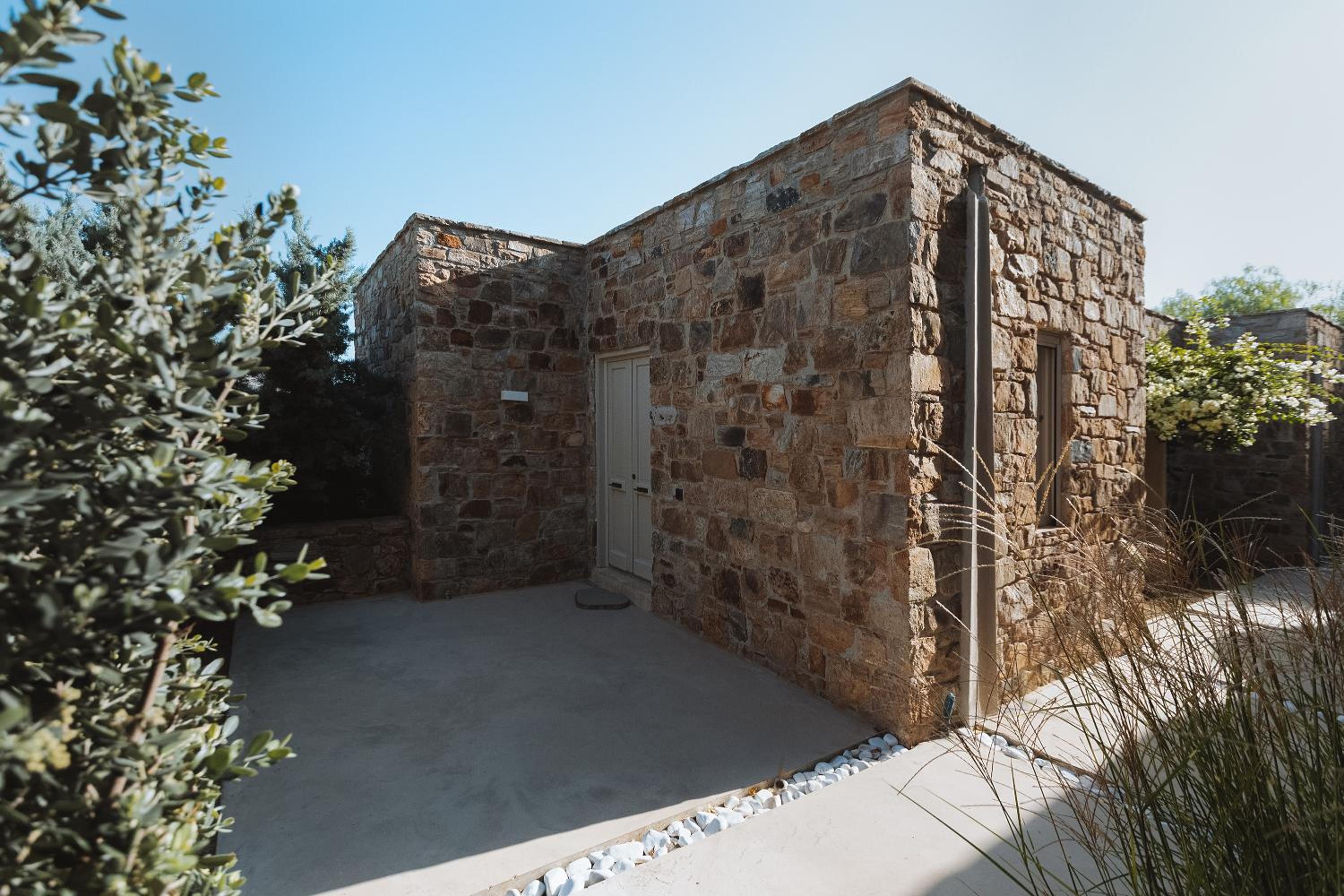 Two-Bedroom Suite with Landmark View photo 2