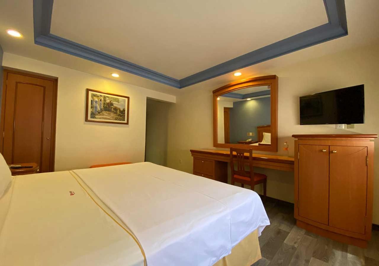 Standard King Room - Photo 3