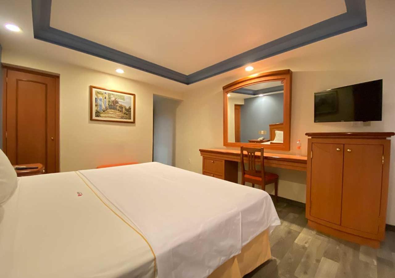Standard King Room - Photo 5
