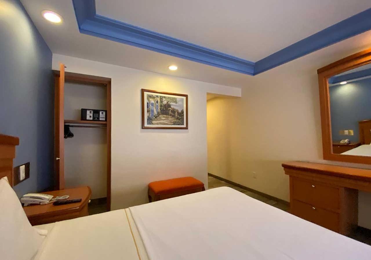 Standard King Room - Photo 6