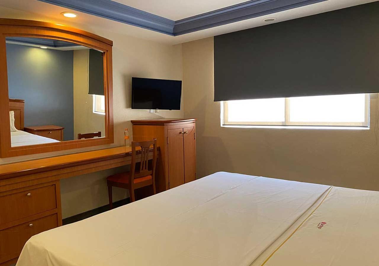 Standard King Room - Photo 2