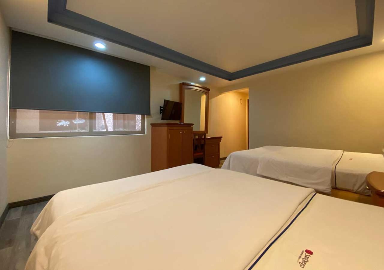 Double Room with Two Double Beds - Photo 12
