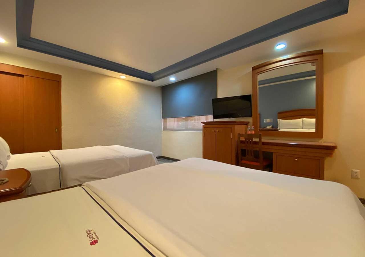 Double Room with Two Double Beds - Photo 11