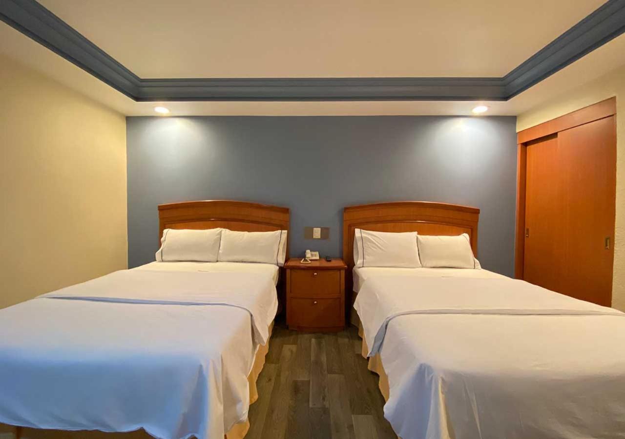 Double Room with Two Double Beds - Photo 8